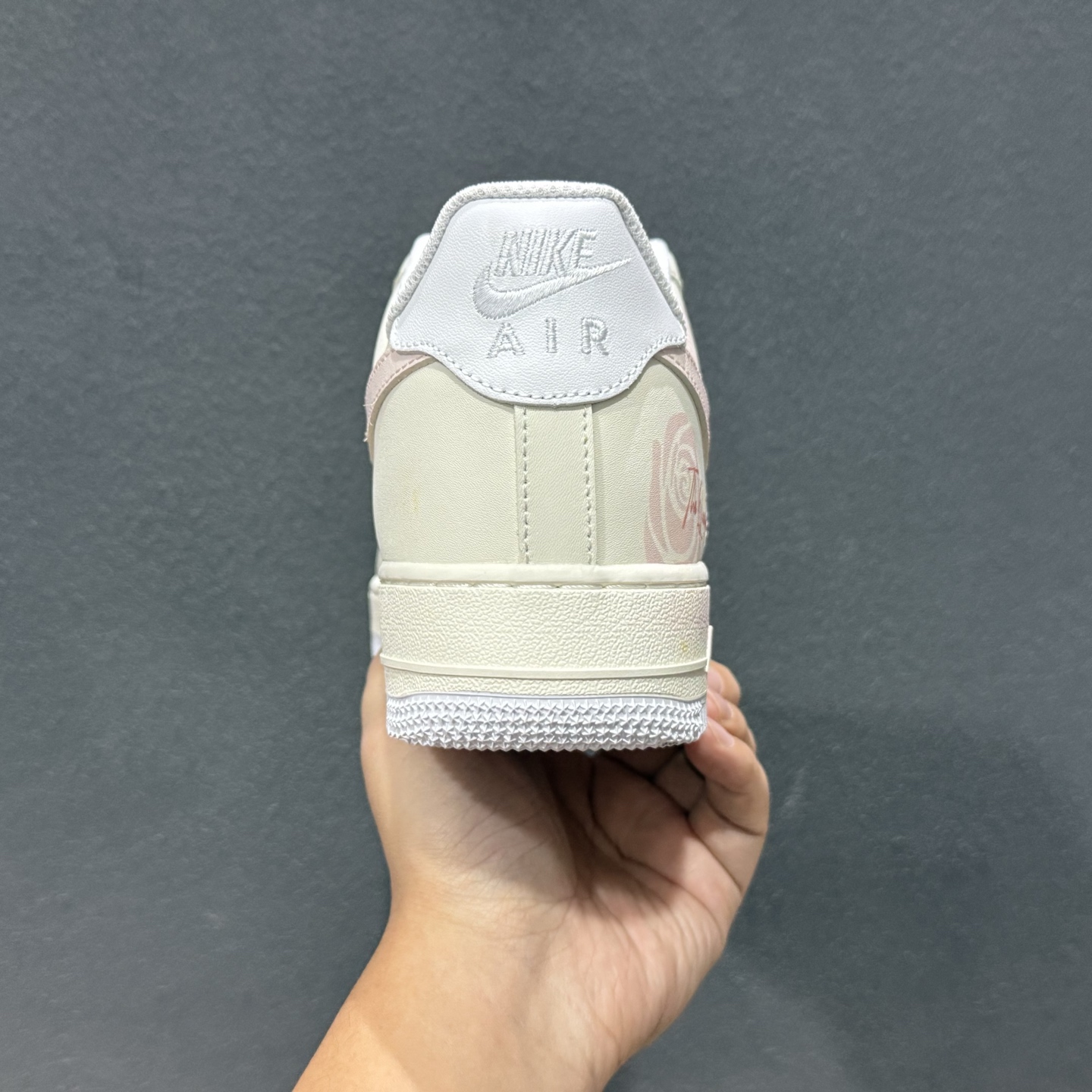 爆款定制 二次元主题 Nike Air Force 1 Low’07 蔷薇之吻 空军一号低帮休闲板鞋 ZH0316-150 爆款定制 二次元主题 Nike Air Force 1 Low’07 蔷薇之吻 空军一号低帮休闲板鞋 ZH0316-150