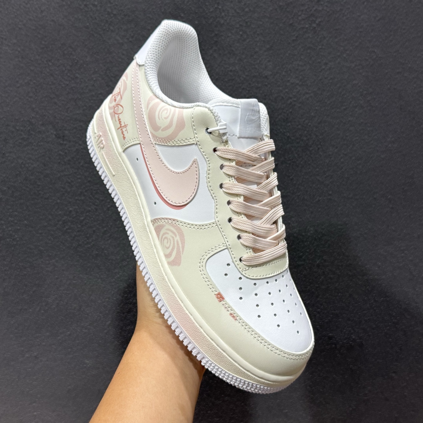 爆款定制 二次元主题 Nike Air Force 1 Low’07 蔷薇之吻 空军一号低帮休闲板鞋 ZH0316-150 爆款定制 二次元主题 Nike Air Force 1 Low’07 蔷薇之吻 空军一号低帮休闲板鞋 ZH0316-150