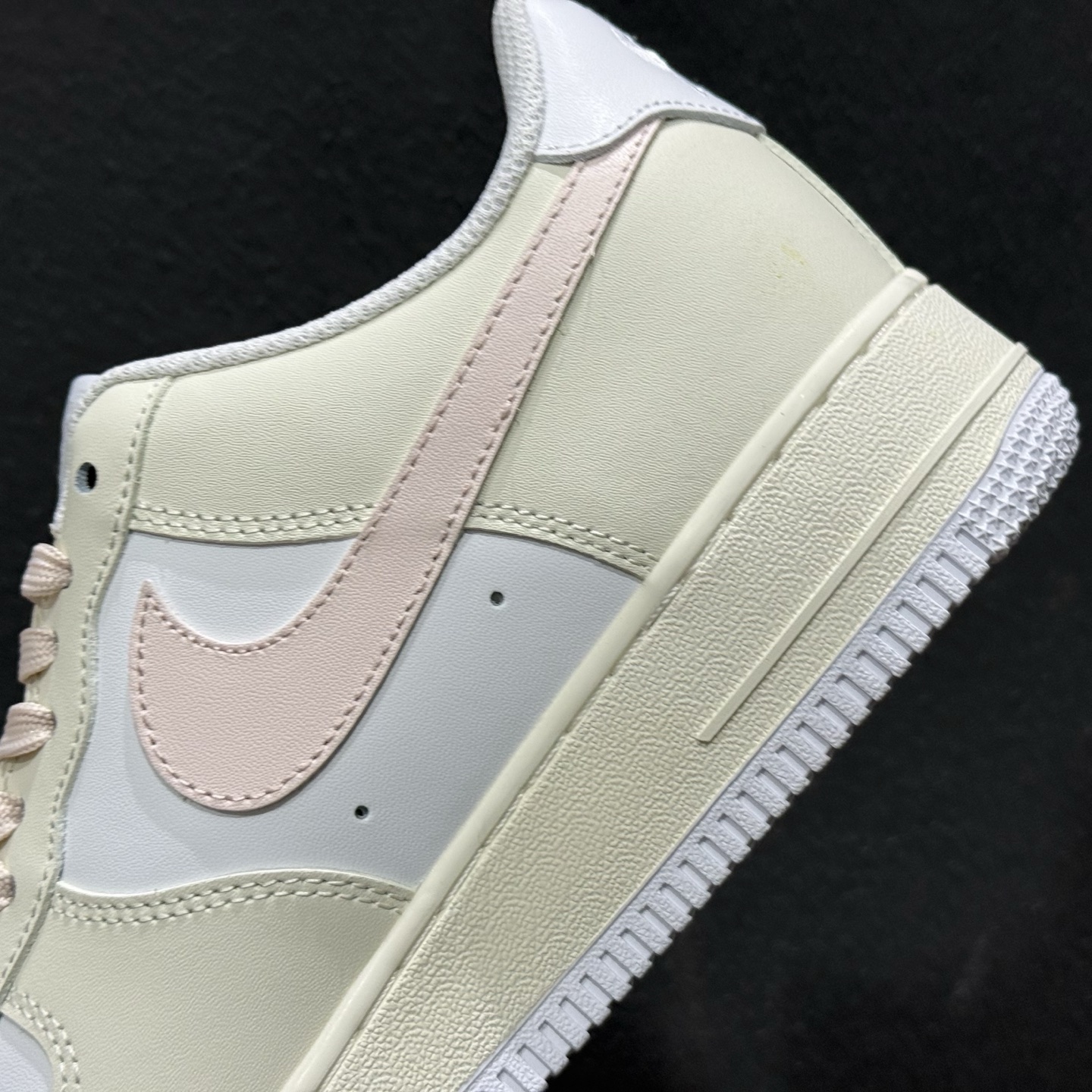 爆款定制 二次元主题 Nike Air Force 1 Low’07 蔷薇之吻 空军一号低帮休闲板鞋 ZH0316-150 爆款定制 二次元主题 Nike Air Force 1 Low’07 蔷薇之吻 空军一号低帮休闲板鞋 ZH0316-150
