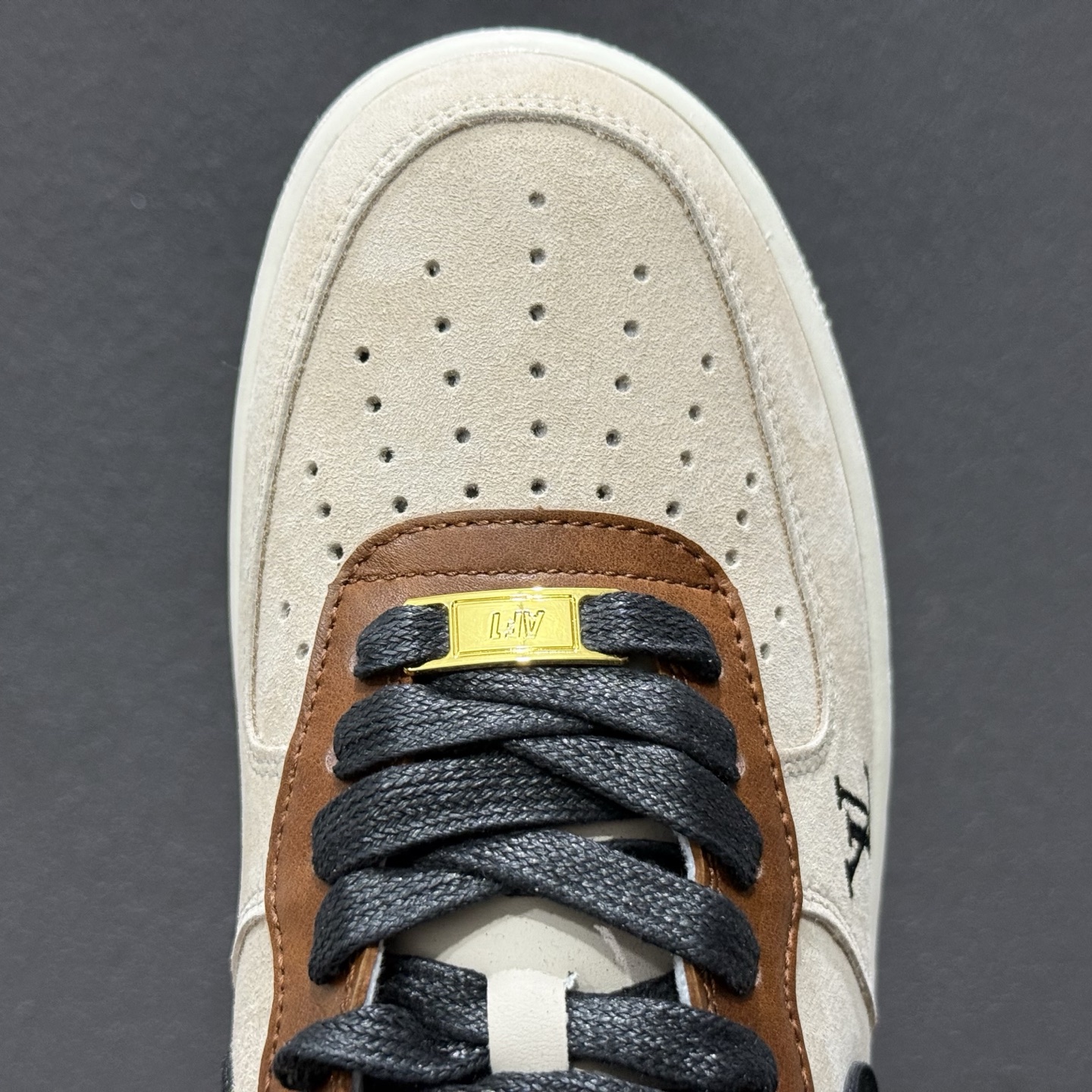NIke Air Force 1 '07 Low “LV联名--奶茶焦糖” 空军一号低帮 运动鞋 FQ3546-100 NIke Air Force 1 '07 Low “LV联名--奶茶焦糖” 空军一号低帮 运动鞋 FQ3546-100