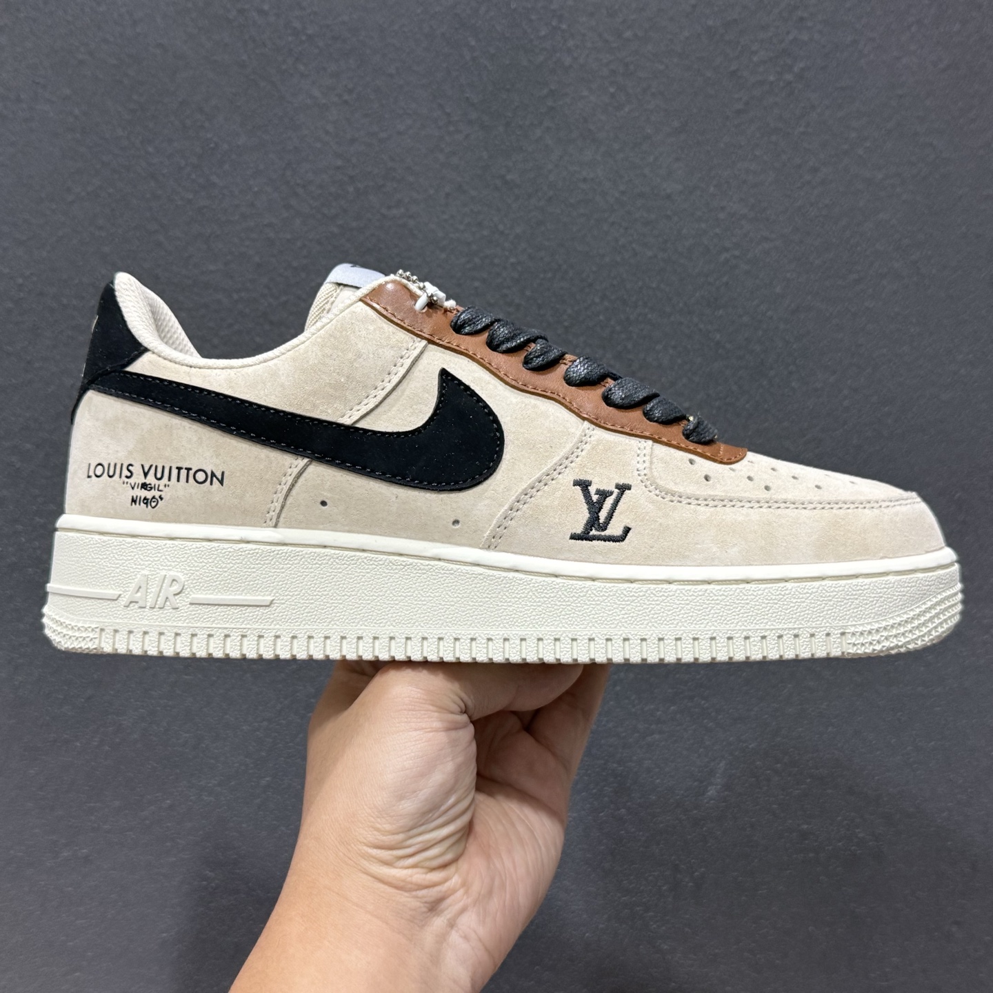 NIke Air Force 1 ’07 Low “LV联名–奶茶焦糖” 空军一号低帮 运动鞋 FQ3546-100 NIke Air Force 1 ’07 Low “LV联名–奶茶焦糖” 空军一号低帮 运动鞋 FQ3546-100