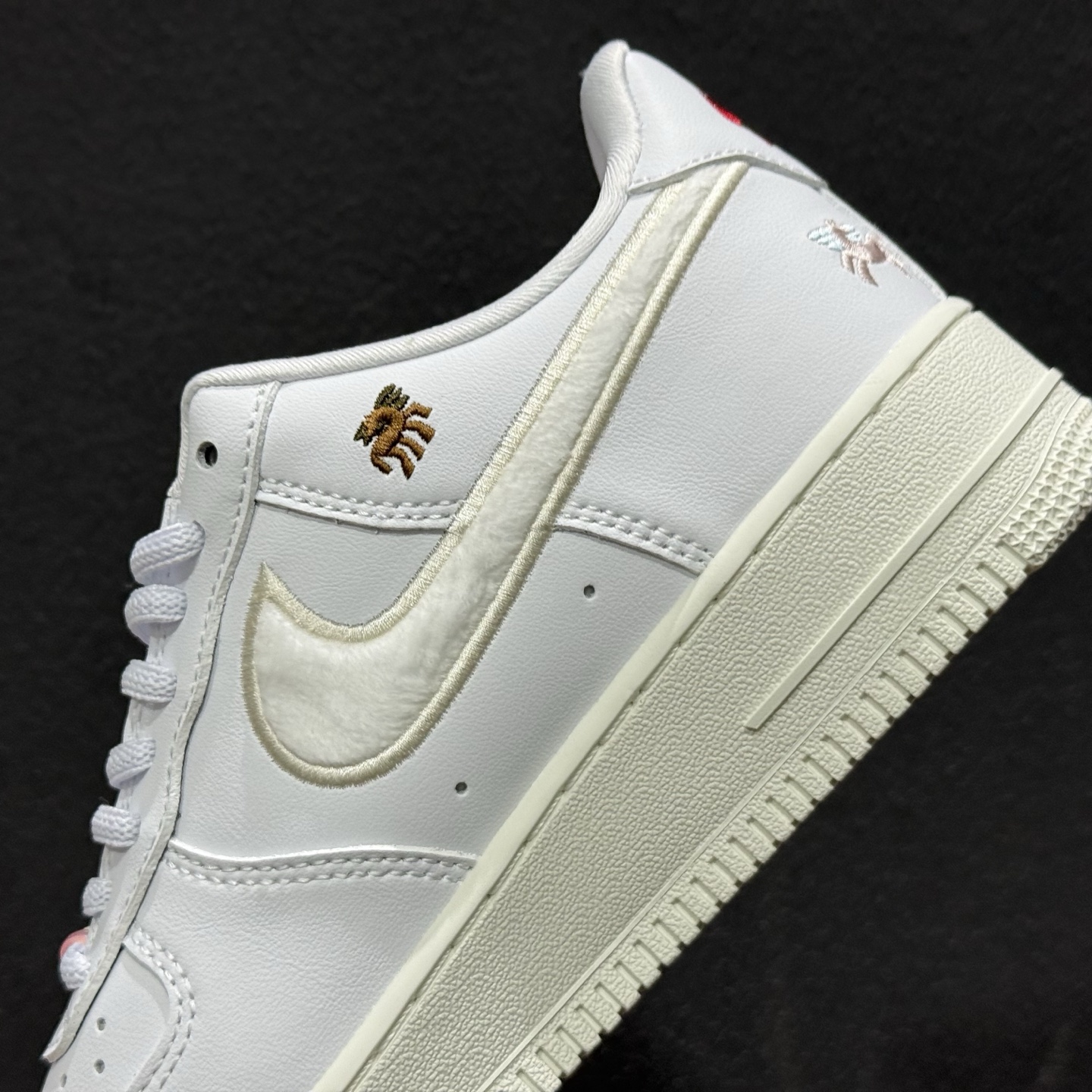 Nike Air Force 1'07 Low 马年Diy 空军一号低帮休闲板鞋 IQ1143-100 Nike Air Force 1'07 Low 马年Diy 空军一号低帮休闲板鞋 IQ1143-100