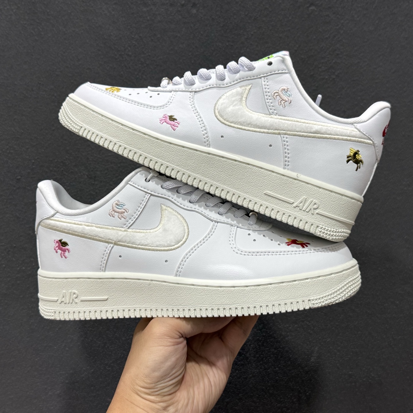 Nike Air Force 1'07 Low 马年Diy 空军一号低帮休闲板鞋 IQ1143-100 Nike Air Force 1'07 Low 马年Diy 空军一号低帮休闲板鞋 IQ1143-100