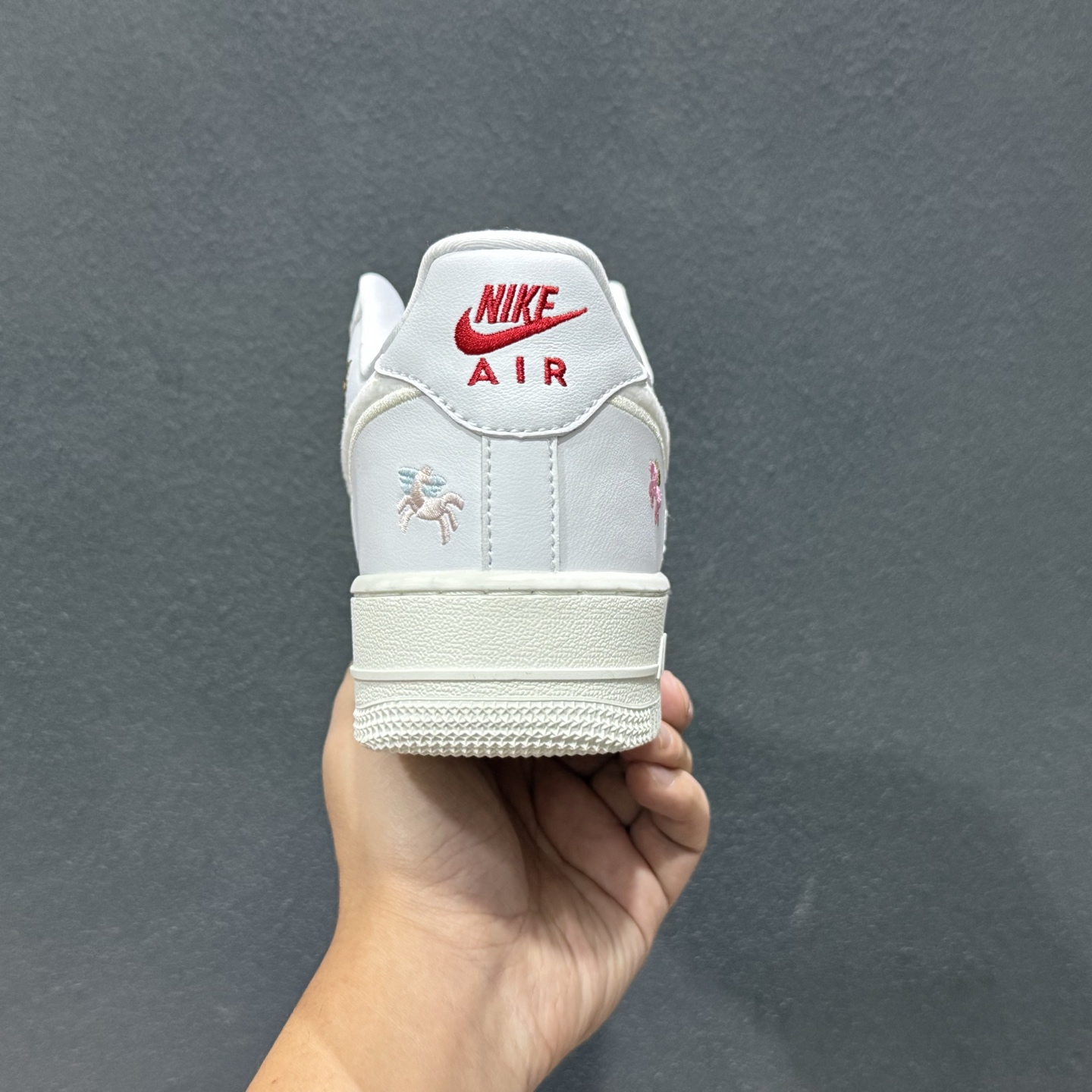 Nike Air Force 1'07 Low 马年Diy 空军一号低帮休闲板鞋 IQ1143-100 Nike Air Force 1'07 Low 马年Diy 空军一号低帮休闲板鞋 IQ1143-100
