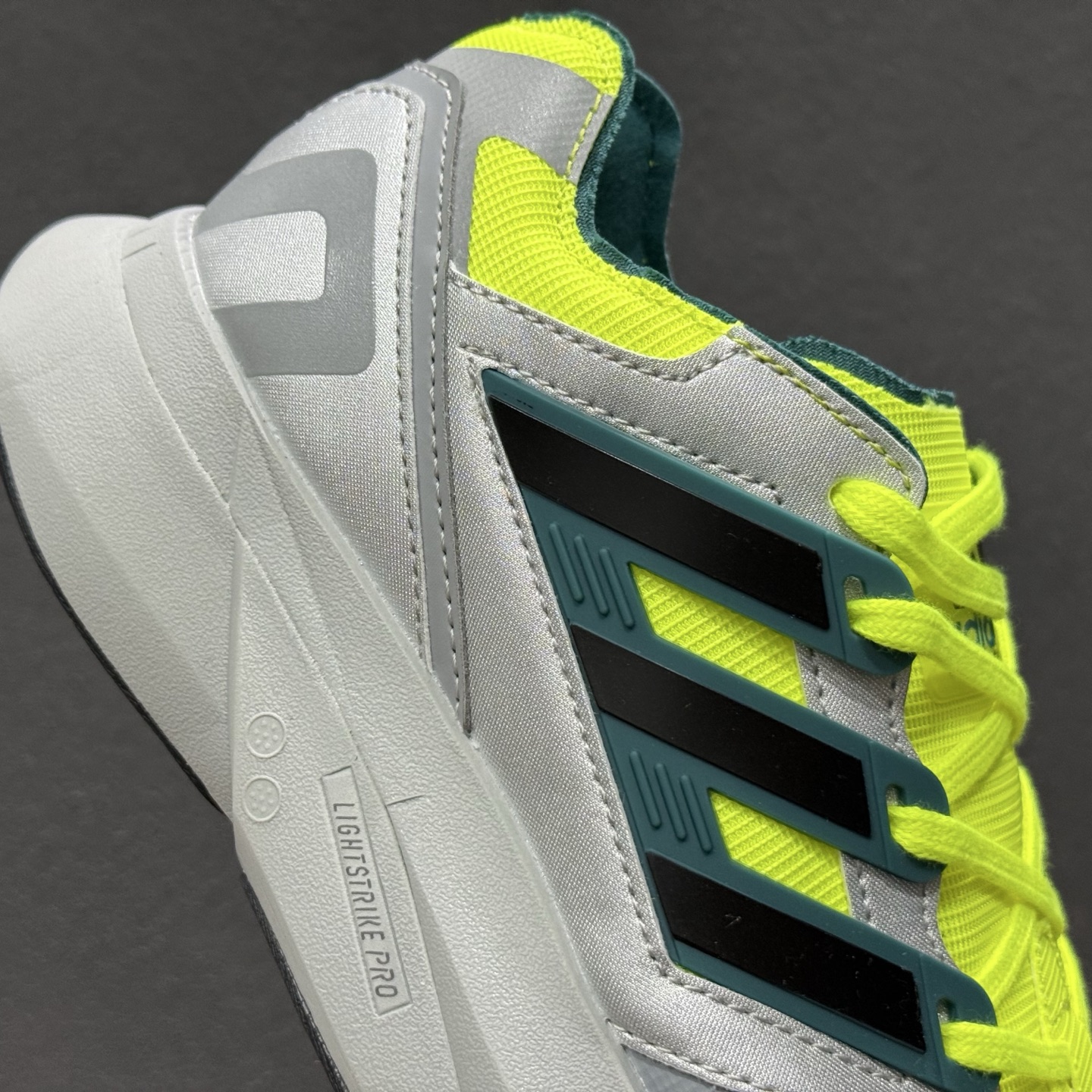 ADIDAS EQUIPMENT ADIOS PRO 舒适百搭防滑耐磨 阿迪达斯 低帮跑步鞋 JR1166-111