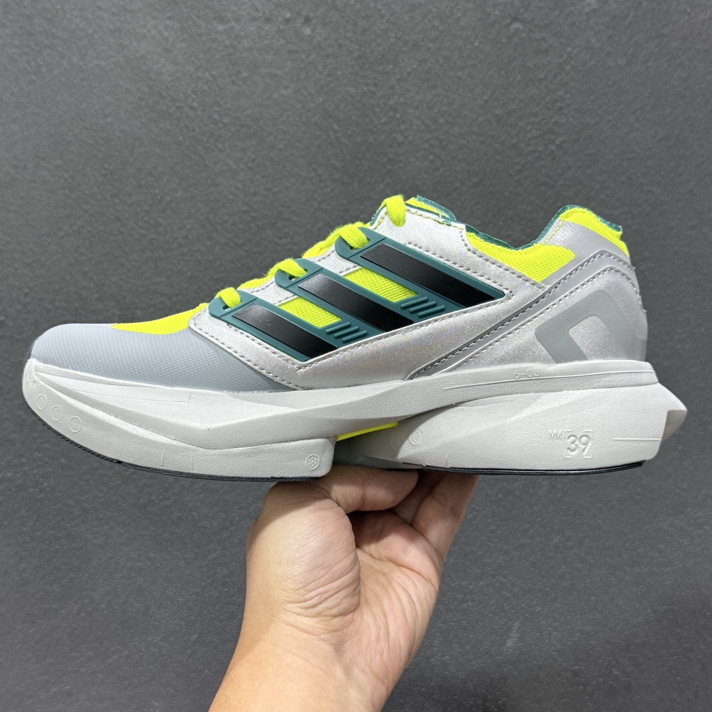 ADIDAS EQUIPMENT ADIOS PRO 舒适百搭防滑耐磨 阿迪达斯 低帮跑步鞋 JR1166-111