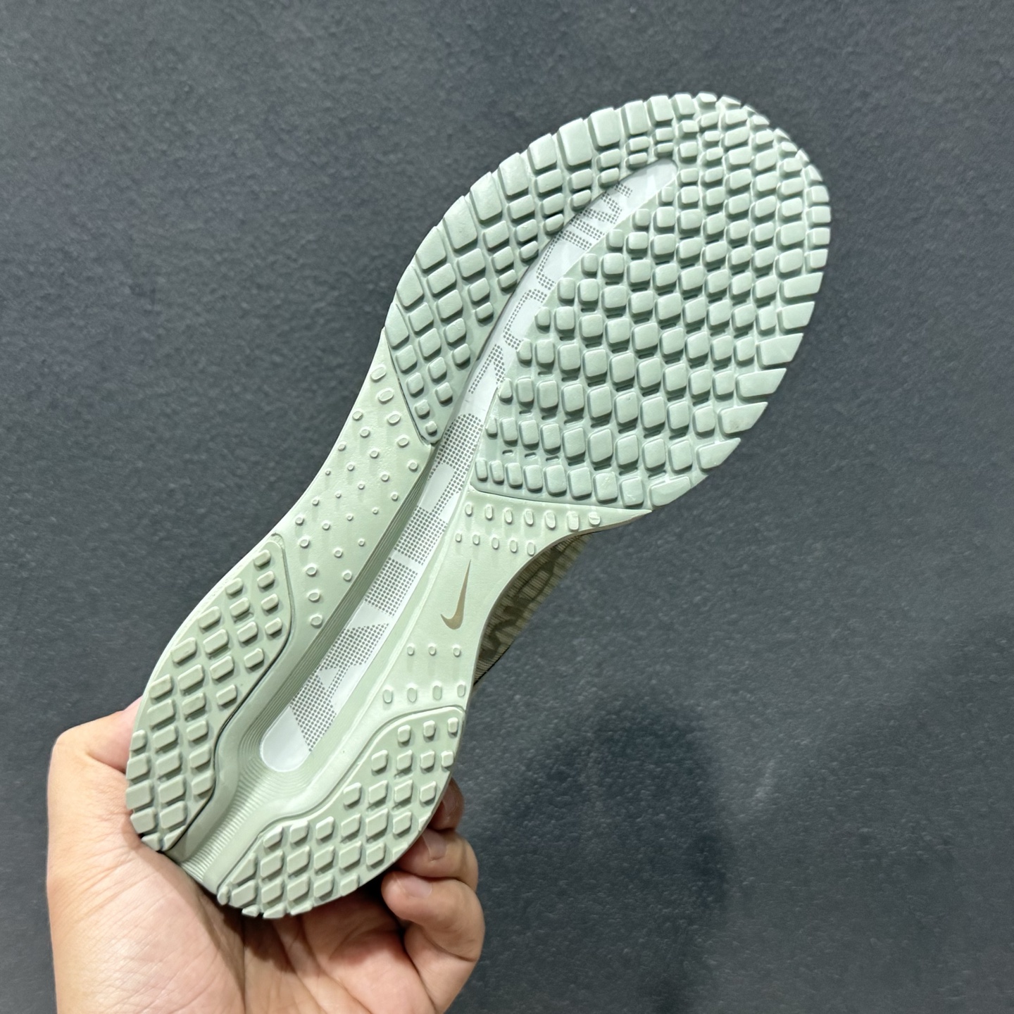 独家实拍Nike Air Zoom Pegasus Premium 耐克网面全掌气垫缓震跑鞋 HQ2592-300