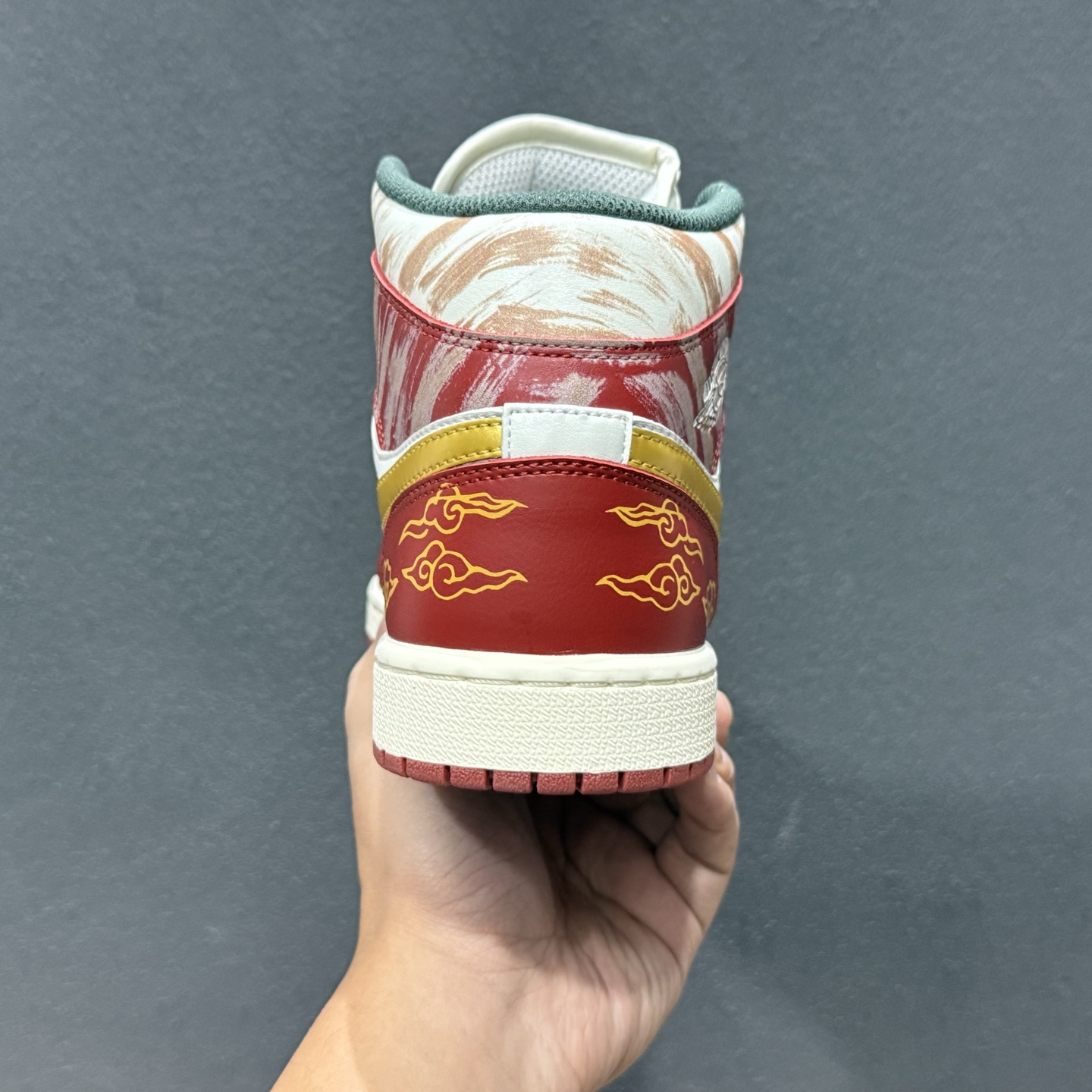 220 独家实拍Air Jordan 1 Mid AJ1 乔1马年限定 中邦文化休闲板鞋 DQ8426-105-Chinese UA Cheap High Quatity Brand Clothes Bags handbags Sneakers wholesale wholesaler seller from China Factory suppliers Fashion Clothing Shoes best Quality Beautiful Price 220 独家实拍Air Jordan 1 Mid AJ1 乔1马年限定 中邦文化休闲板鞋 DQ8426-105