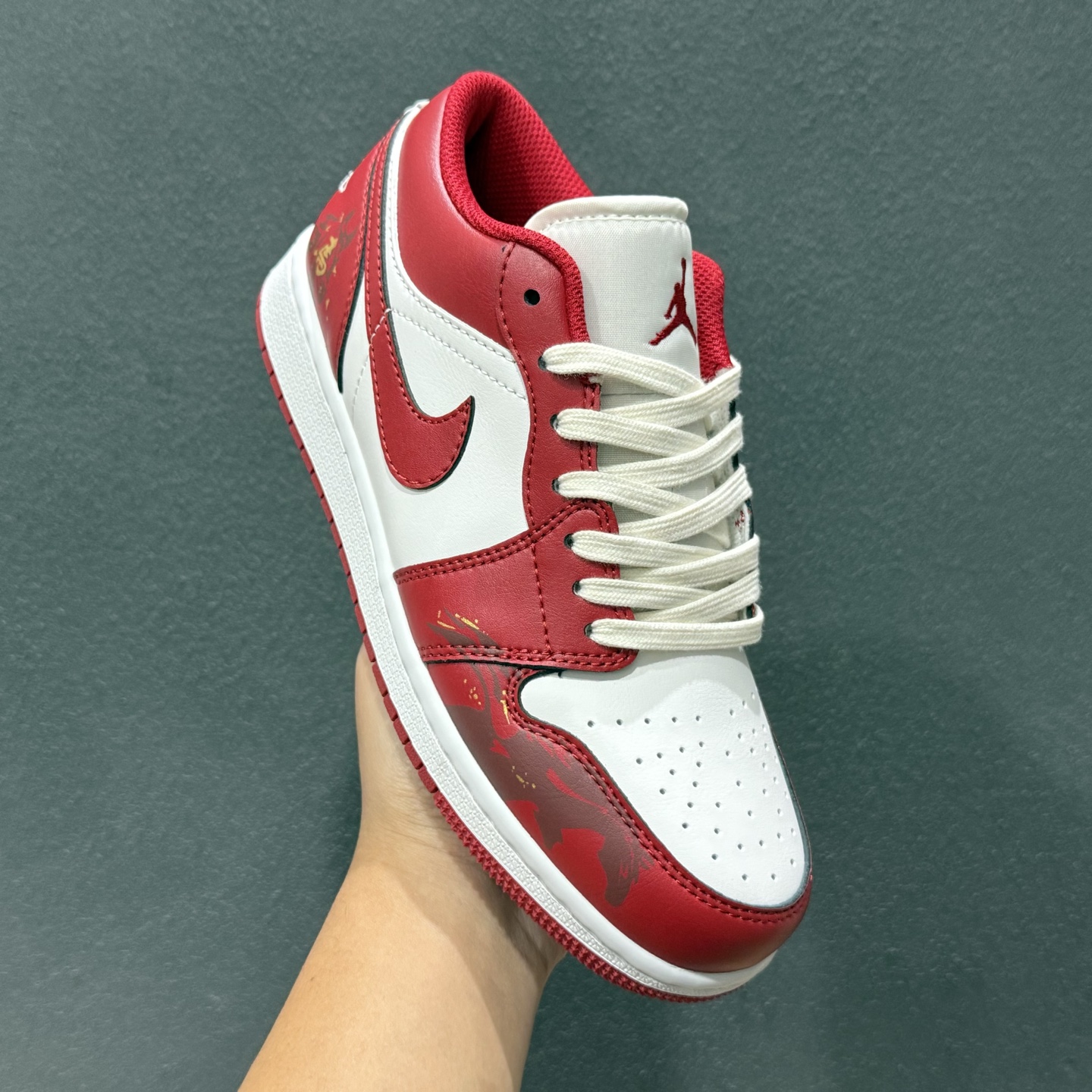 新版出货 乔丹 Air Jordan 1 AJ1经典复古经典低帮百搭文化篮球鞋 553558-166 新版出货 乔丹 Air Jordan 1 AJ1经典复古经典低帮百搭文化篮球鞋 553558-166
