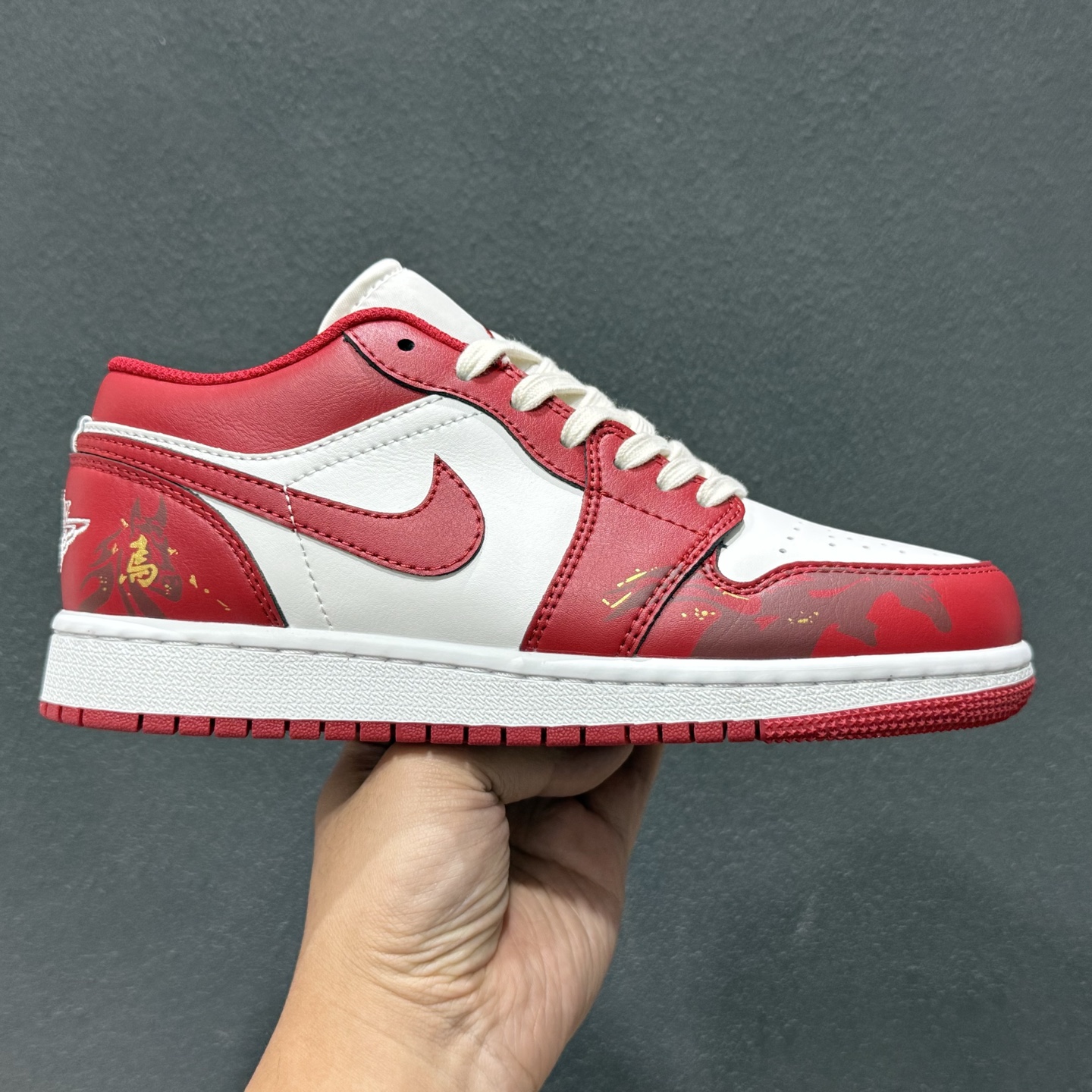 新版出货 乔丹 Air Jordan 1 AJ1经典复古经典低帮百搭文化篮球鞋 553558-166 新版出货 乔丹 Air Jordan 1 AJ1经典复古经典低帮百搭文化篮球鞋 553558-166