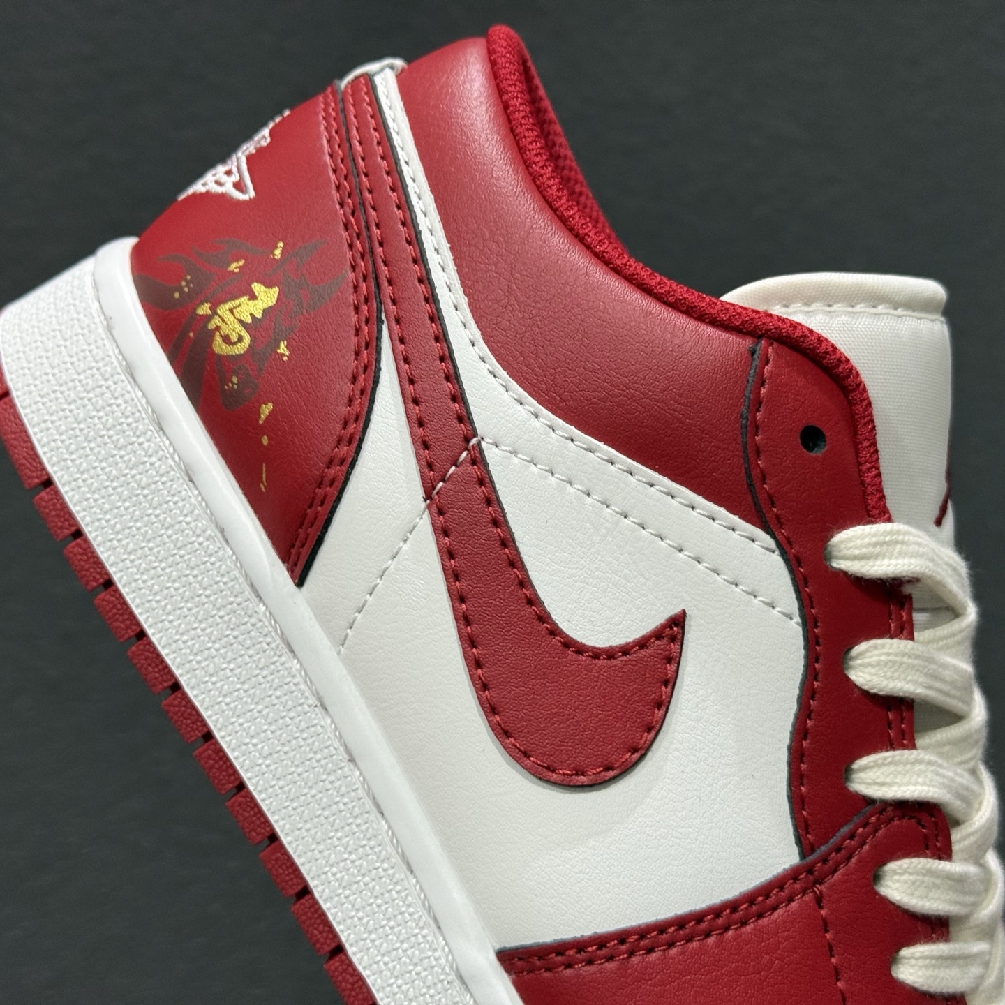 新版出货 乔丹 Air Jordan 1 AJ1经典复古经典低帮百搭文化篮球鞋 553558-166 新版出货 乔丹 Air Jordan 1 AJ1经典复古经典低帮百搭文化篮球鞋 553558-166
