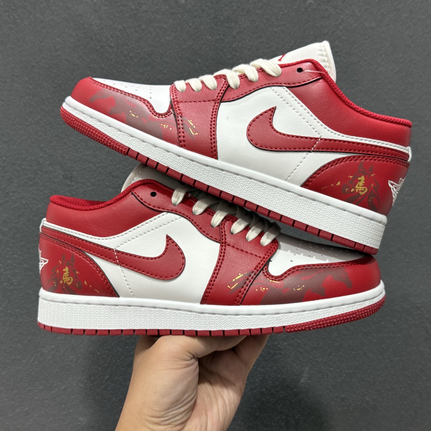 新版出货 乔丹 Air Jordan 1 AJ1经典复古经典低帮百搭文化篮球鞋 553558-166 新版出货 乔丹 Air Jordan 1 AJ1经典复古经典低帮百搭文化篮球鞋 553558-166