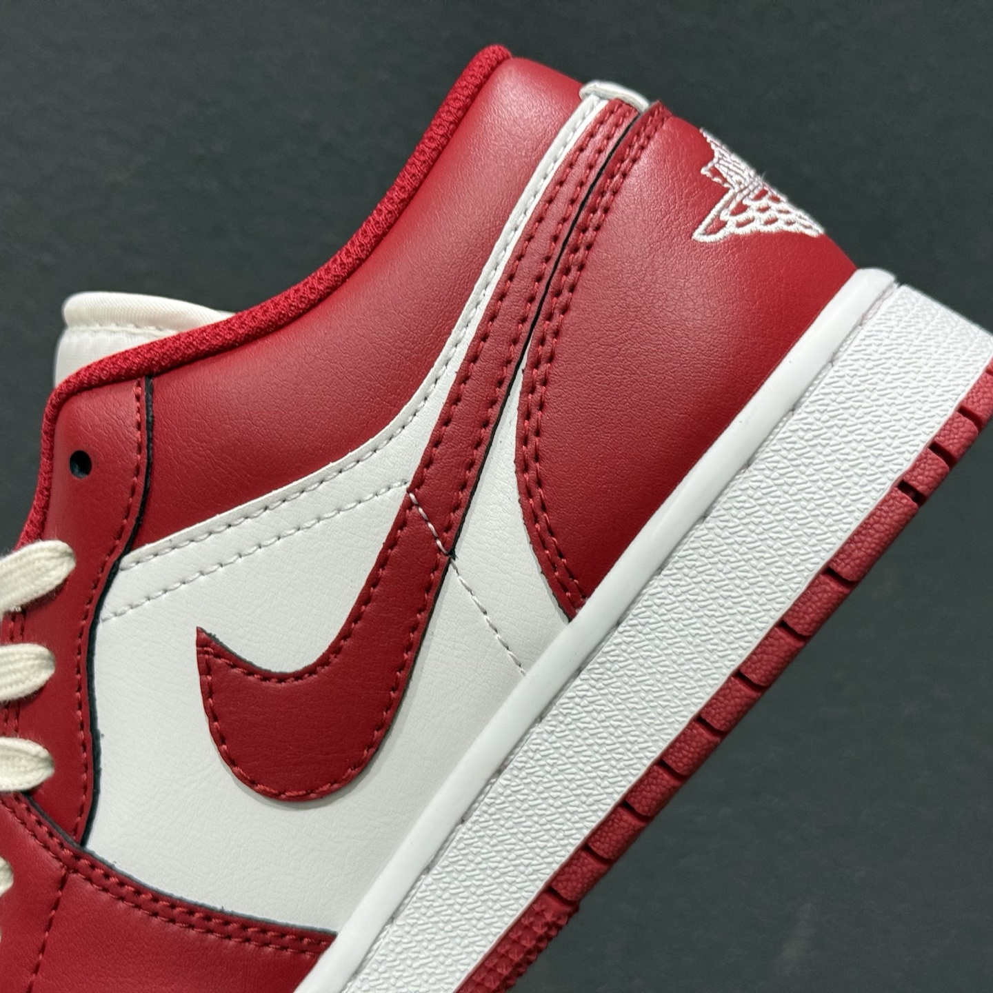 新版出货 乔丹 Air Jordan 1 AJ1经典复古经典低帮百搭文化篮球鞋 553558-166 新版出货 乔丹 Air Jordan 1 AJ1经典复古经典低帮百搭文化篮球鞋 553558-166