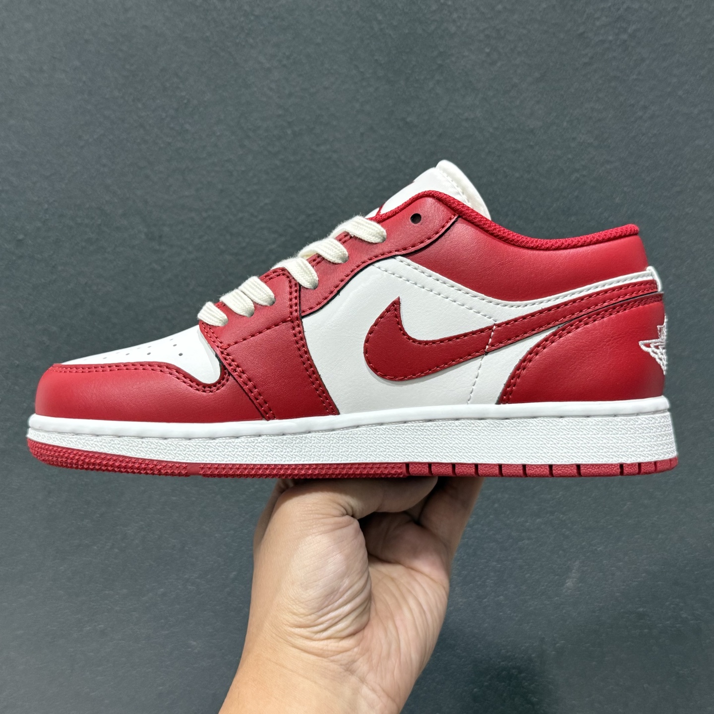 新版出货 乔丹 Air Jordan 1 AJ1经典复古经典低帮百搭文化篮球鞋 553558-166 新版出货 乔丹 Air Jordan 1 AJ1经典复古经典低帮百搭文化篮球鞋 553558-166