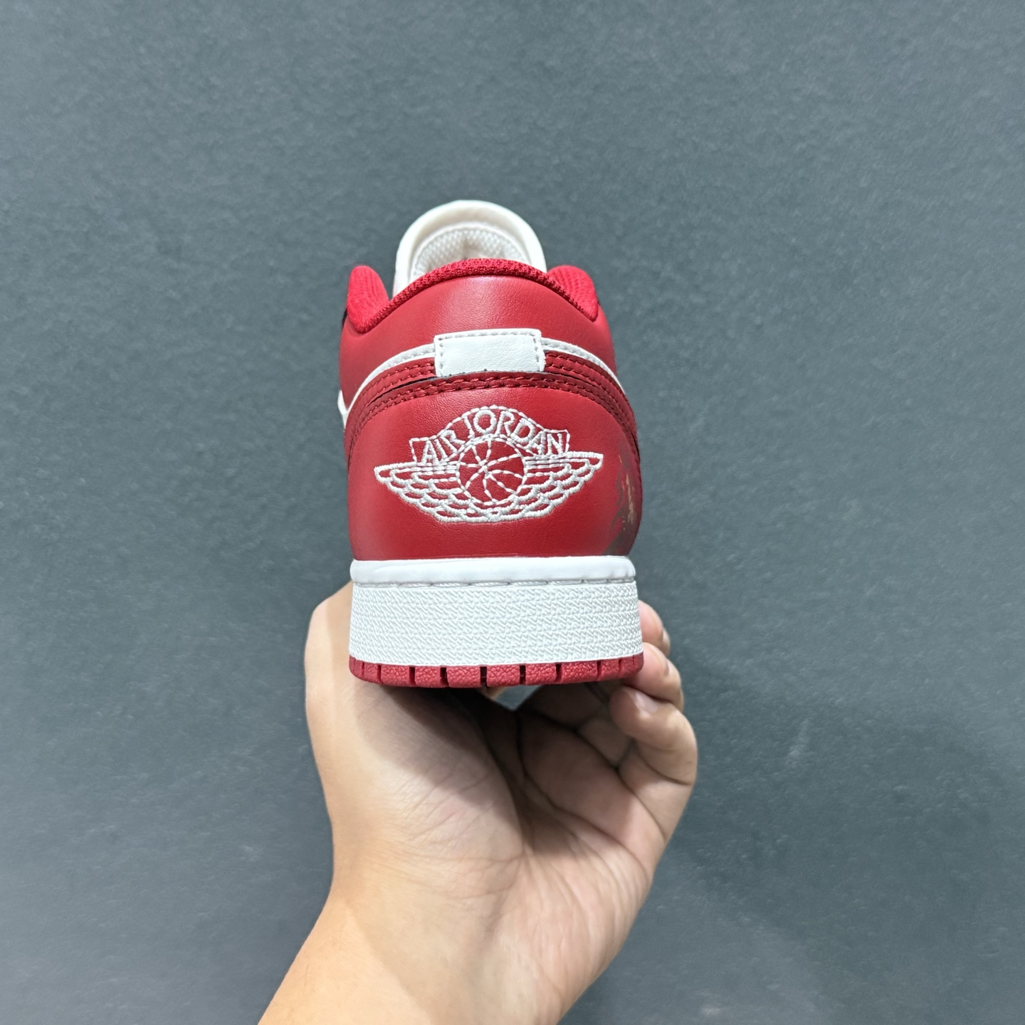 新版出货 乔丹 Air Jordan 1 AJ1经典复古经典低帮百搭文化篮球鞋 553558-166 新版出货 乔丹 Air Jordan 1 AJ1经典复古经典低帮百搭文化篮球鞋 553558-166