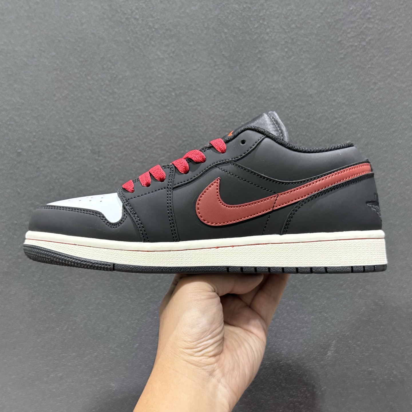新版出货 乔丹 Air Jordan 1 AJ1经典复古经典低帮百搭文化篮球鞋 553558-040