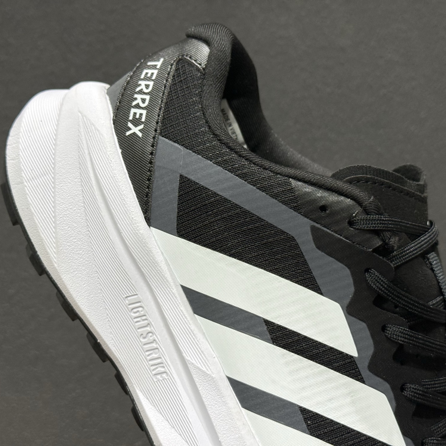 200 Adidas TERREX AGRAVIC LT 阿迪达斯 系带缓震轻质舒适百搭运动鞋 KK1869-620-Chinese UA Cheap High Quatity Brand Clothes Bags handbags Sneakers wholesale wholesaler seller from China Factory suppliers Fashion Clothing Shoes best Quality Beautiful Price 200 Adidas TERREX AGRAVIC LT 阿迪达斯 系带缓震轻质舒适百搭运动鞋 KK1869-620