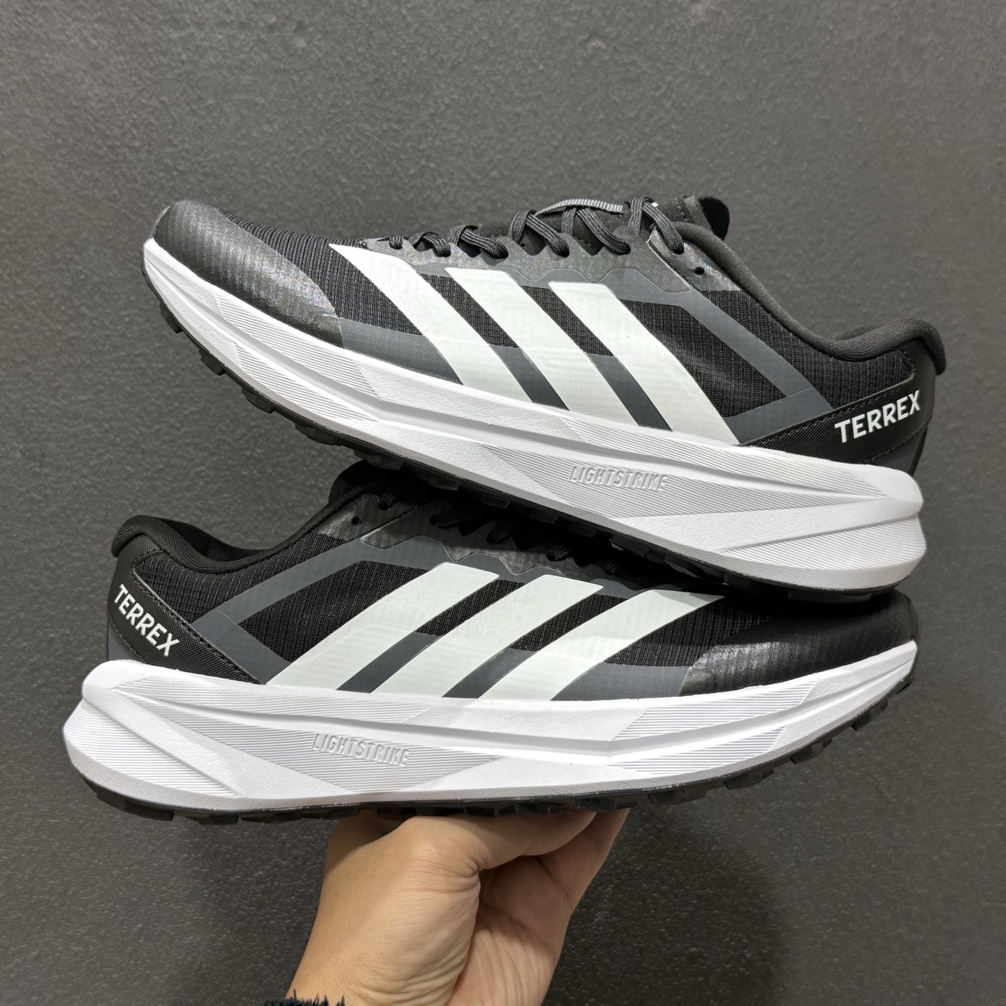 200 Adidas TERREX AGRAVIC LT 阿迪达斯 系带缓震轻质舒适百搭运动鞋 KK1869-620-Chinese UA Cheap High Quatity Brand Clothes Bags handbags Sneakers wholesale wholesaler seller from China Factory suppliers Fashion Clothing Shoes best Quality Beautiful Price 200 Adidas TERREX AGRAVIC LT 阿迪达斯 系带缓震轻质舒适百搭运动鞋 KK1869-620