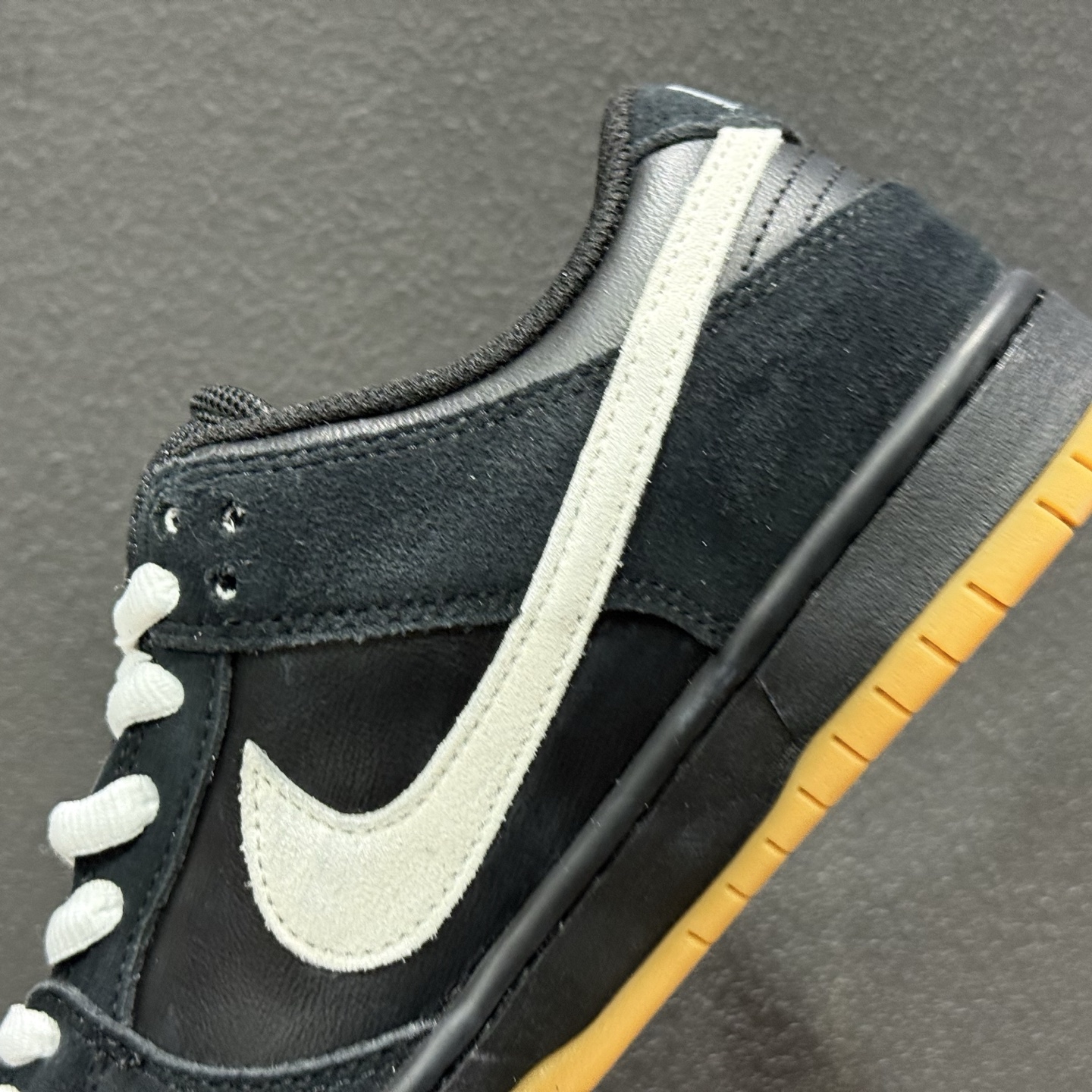 Nike Dunk SB LOW PRO “Black Suede/White/Gume” 黑白生胶 黑白棕 HF3704-003