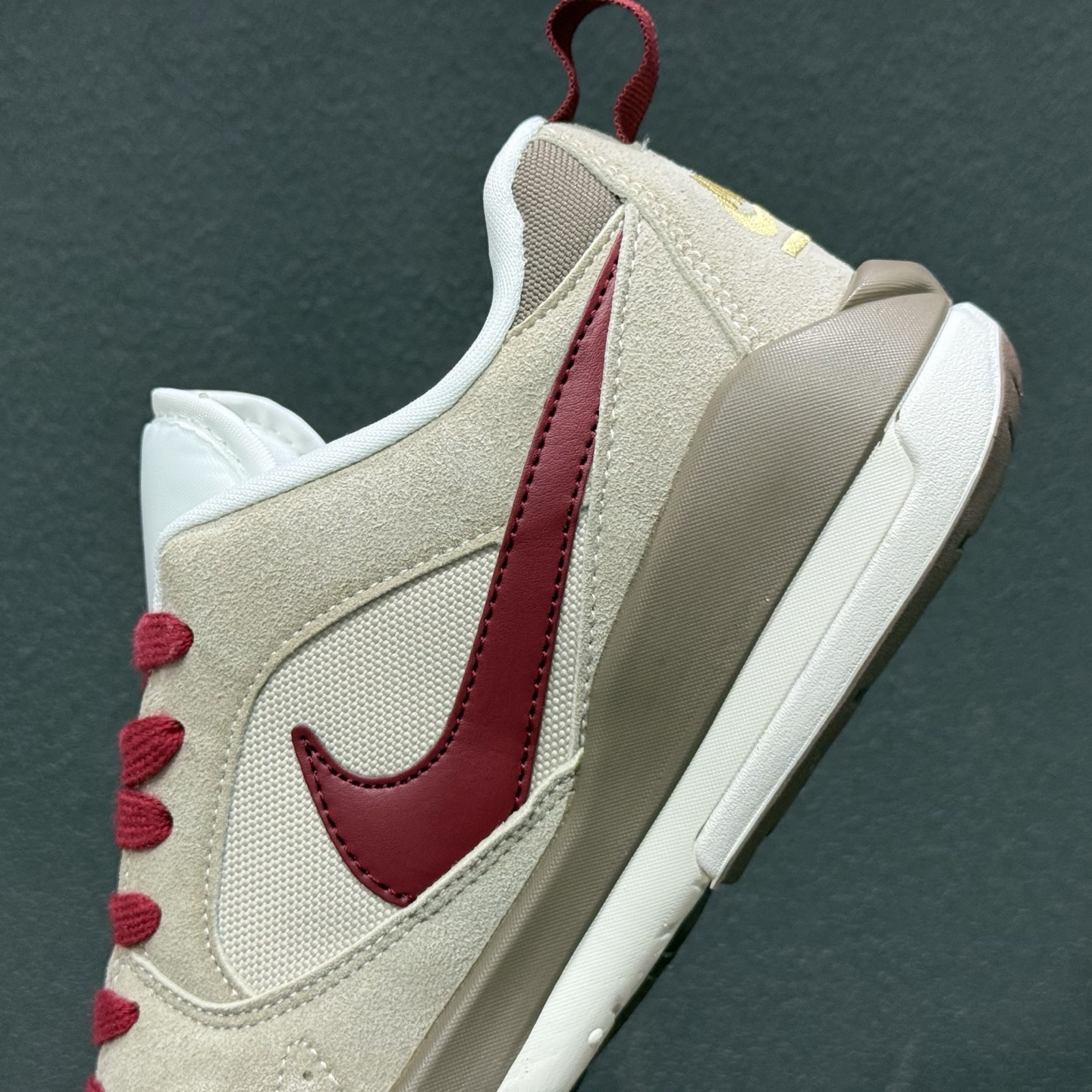 Nike Air Jordan CMFT Era 马年限定 舒适简约低帮运动鞋 IQ9781-261 Nike Air Jordan CMFT Era 马年限定 舒适简约低帮运动鞋 IQ9781-261