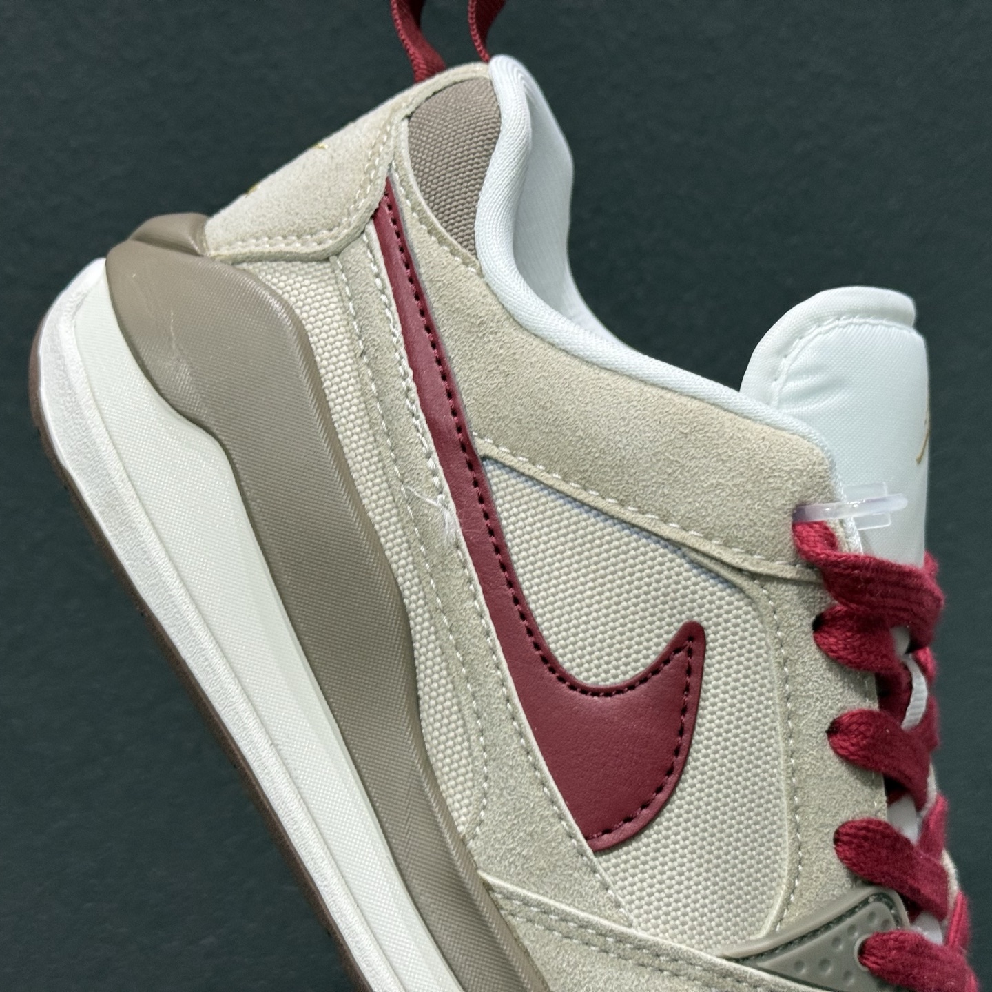 Nike Air Jordan CMFT Era 马年限定 舒适简约低帮运动鞋 IQ9781-261 Nike Air Jordan CMFT Era 马年限定 舒适简约低帮运动鞋 IQ9781-261