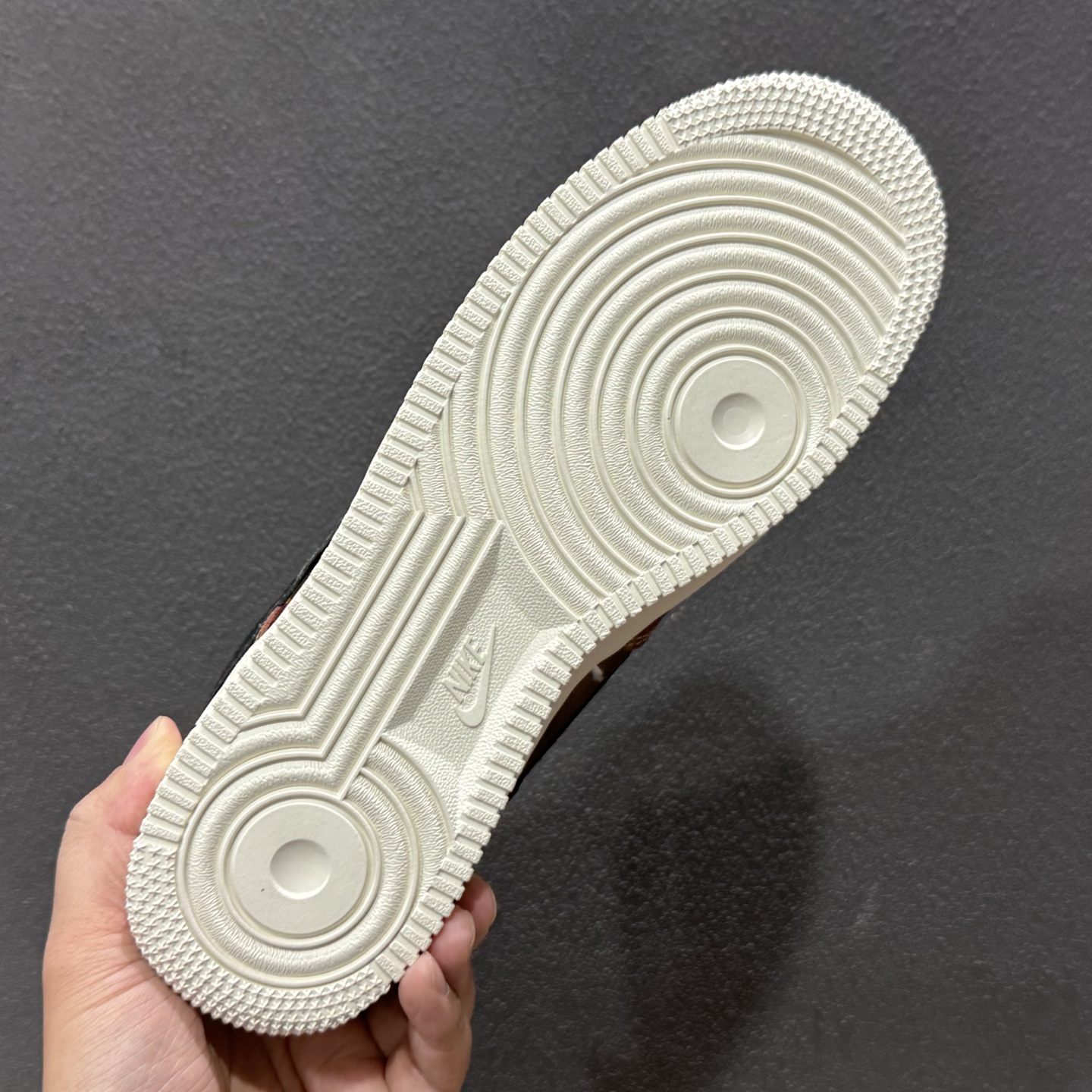 NIke Air Force 1 '07 Low “LV联名--棕黑白底” 空军一号低帮 运动鞋 DF0188-120