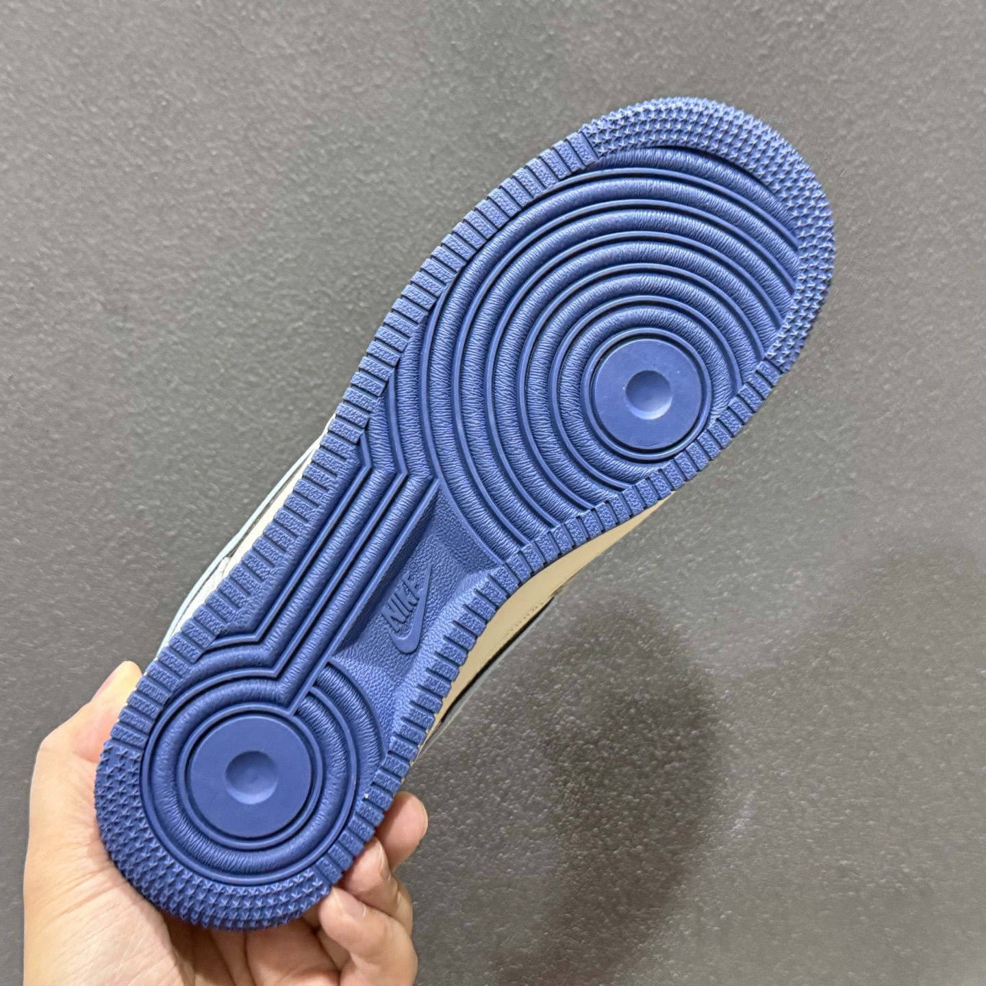 高端定制Nike Air Force 1 '07 Low “暴力熊联名------ 白蓝灰麂皮” 高端定制 低帮休闲板鞋 XD9314-610 高端定制Nike Air Force 1 '07 Low “暴力熊联名------ 白蓝灰麂皮” 高端定制 低帮休闲板鞋 XD9314-610