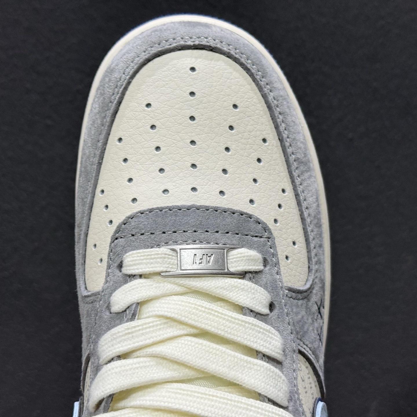 高端定制Nike Air Force 1 '07 Low “暴力熊联名------ 白蓝灰麂皮” 高端定制 低帮休闲板鞋 XD9314-610 高端定制Nike Air Force 1 '07 Low “暴力熊联名------ 白蓝灰麂皮” 高端定制 低帮休闲板鞋 XD9314-610