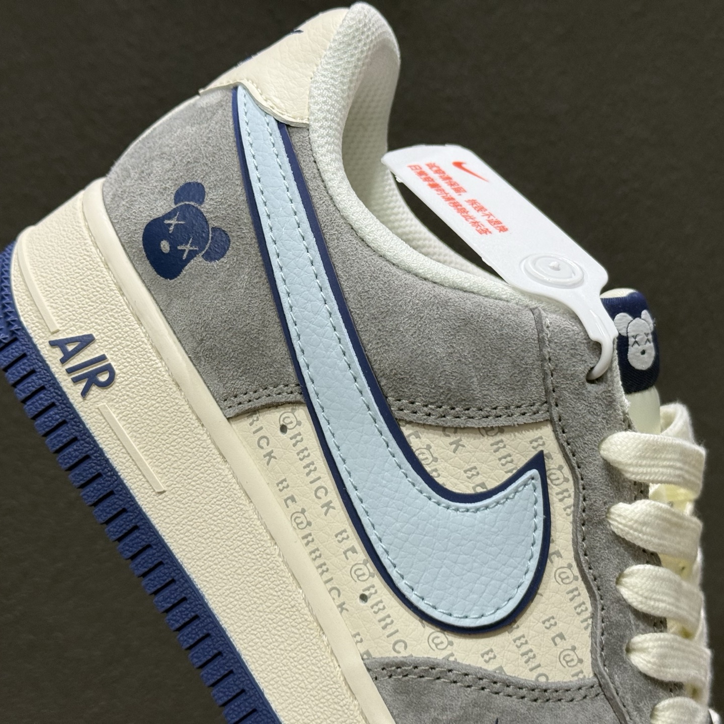 高端定制Nike Air Force 1 '07 Low “暴力熊联名------ 白蓝灰麂皮” 高端定制 低帮休闲板鞋 XD9314-610 高端定制Nike Air Force 1 '07 Low “暴力熊联名------ 白蓝灰麂皮” 高端定制 低帮休闲板鞋 XD9314-610