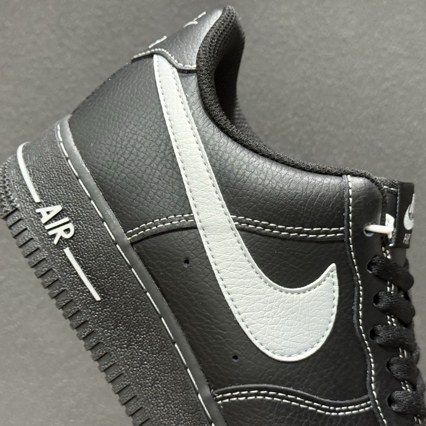 爆款定制 二次元主题 Nike Air Force 1 Low’07 黑银小勾 空军一号低帮休闲板鞋 ZH0316-154