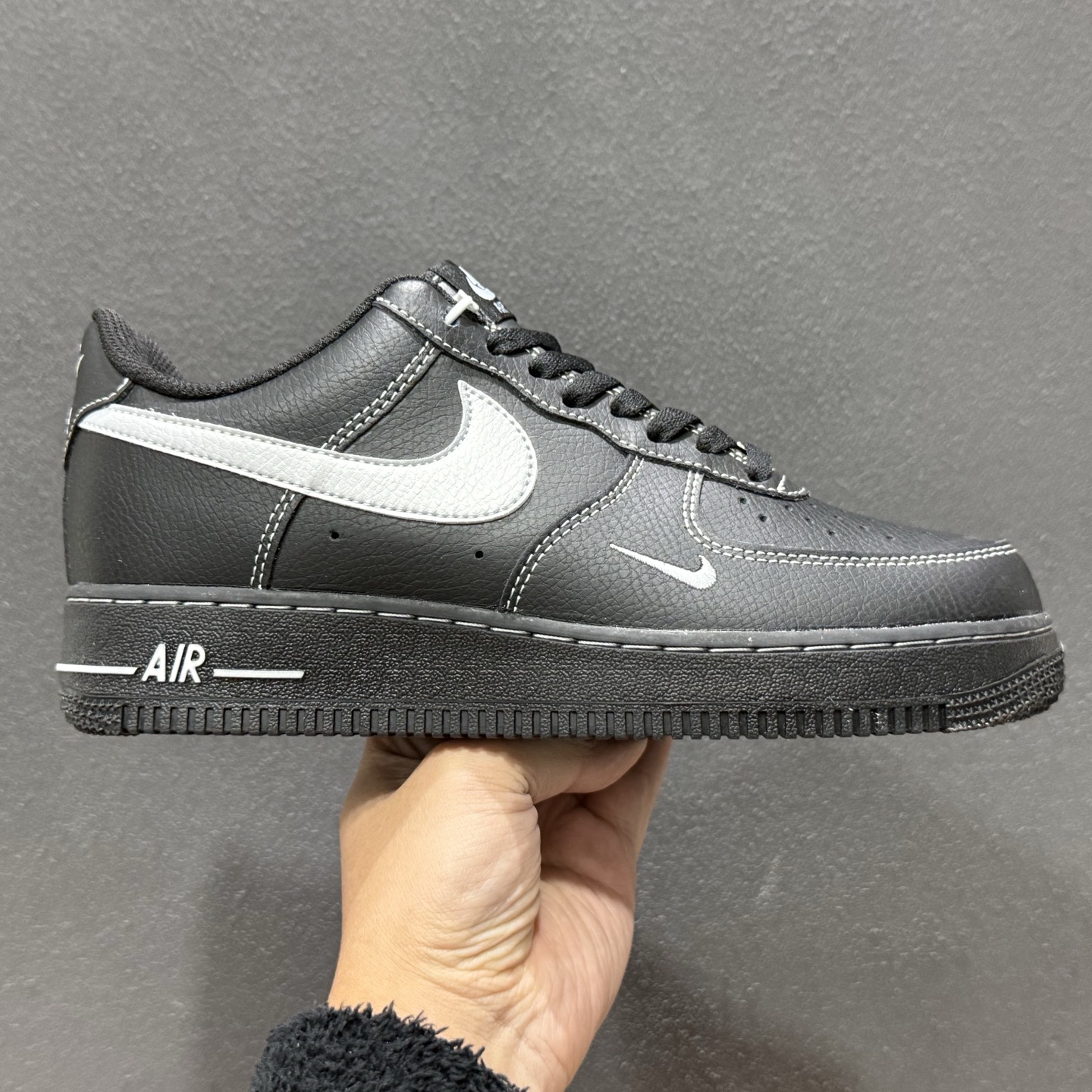 爆款定制 二次元主题 Nike Air Force 1 Low’07 黑银小勾 空军一号低帮休闲板鞋 ZH0316-154