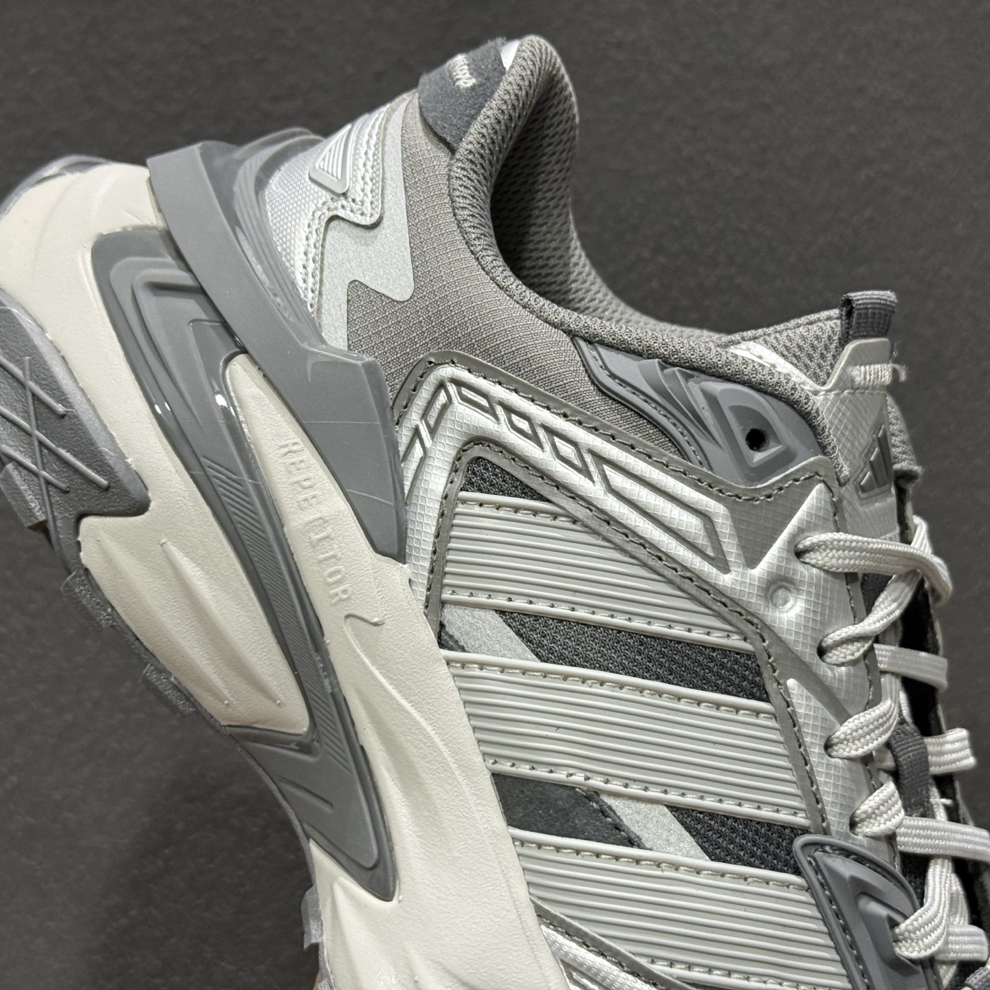 220 Adidas XLG StoEdge 阿迪复古透气休闲运动鞋 KK1002-219-Chinese UA Cheap High Quatity Brand Clothes Bags handbags Sneakers wholesale wholesaler seller from China Factory suppliers Fashion Clothing Shoes best Quality Beautiful Price 220 Adidas XLG StoEdge 阿迪复古透气休闲运动鞋 KK1002-219