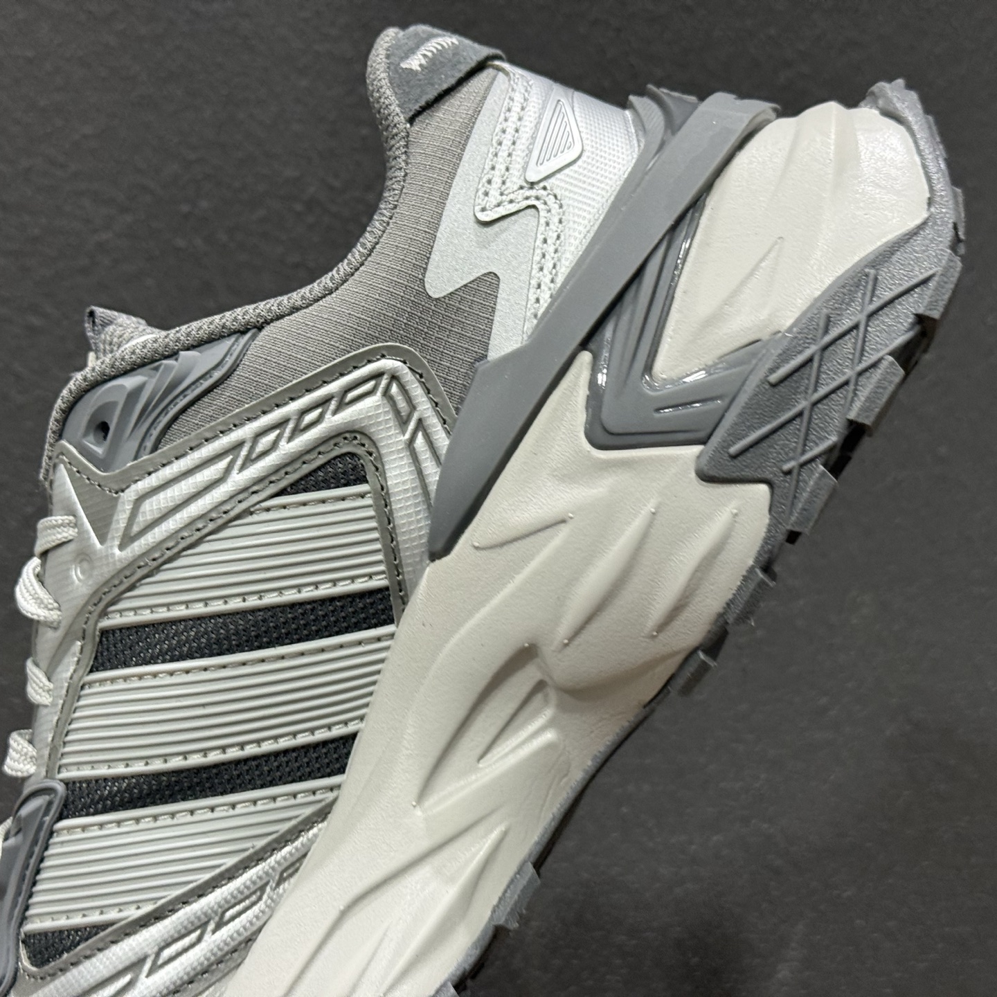 220 Adidas XLG StoEdge 阿迪复古透气休闲运动鞋 KK1002-219-Chinese UA Cheap High Quatity Brand Clothes Bags handbags Sneakers wholesale wholesaler seller from China Factory suppliers Fashion Clothing Shoes best Quality Beautiful Price 220 Adidas XLG StoEdge 阿迪复古透气休闲运动鞋 KK1002-219