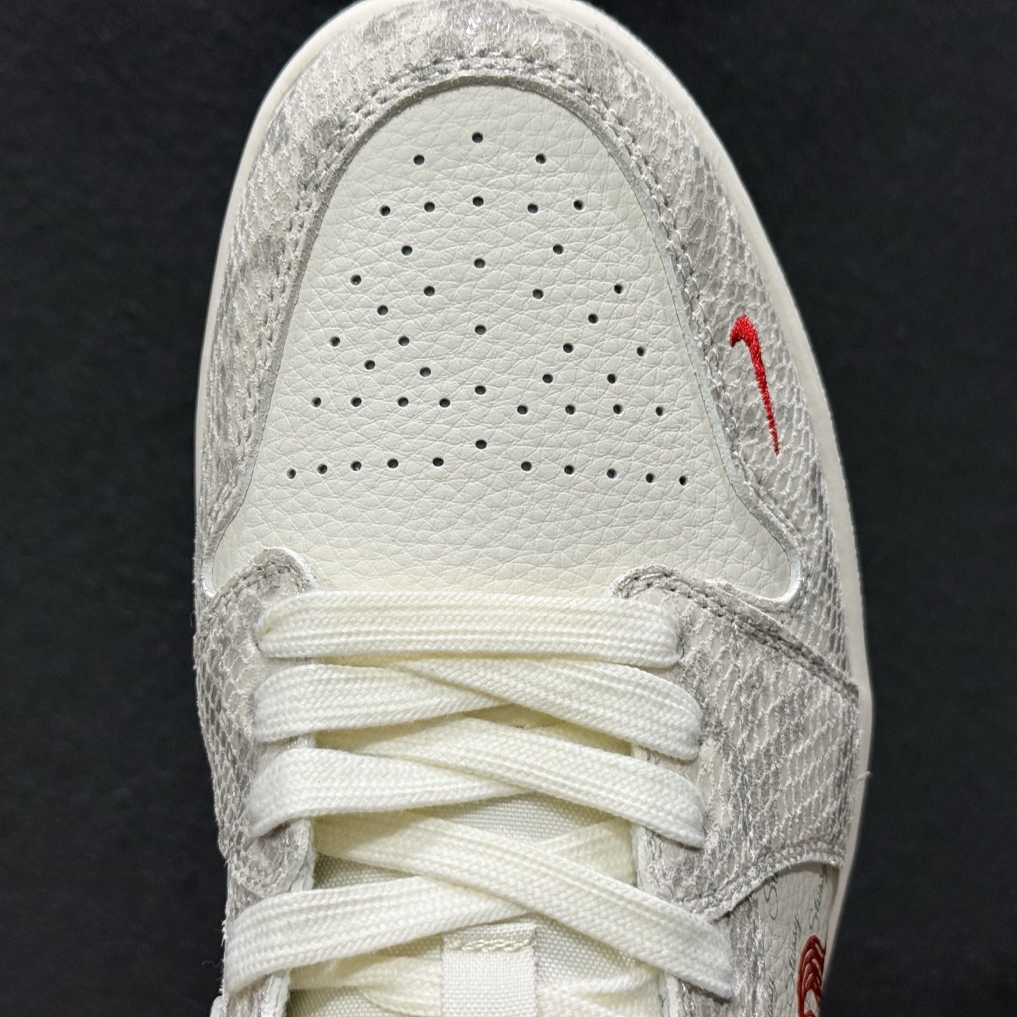 Nike Jordan Air Jordan 1“ 马年限定——龙马精神” 高端定制 低帮 复古 减震 防滑 耐磨 篮球鞋 FC7688-200