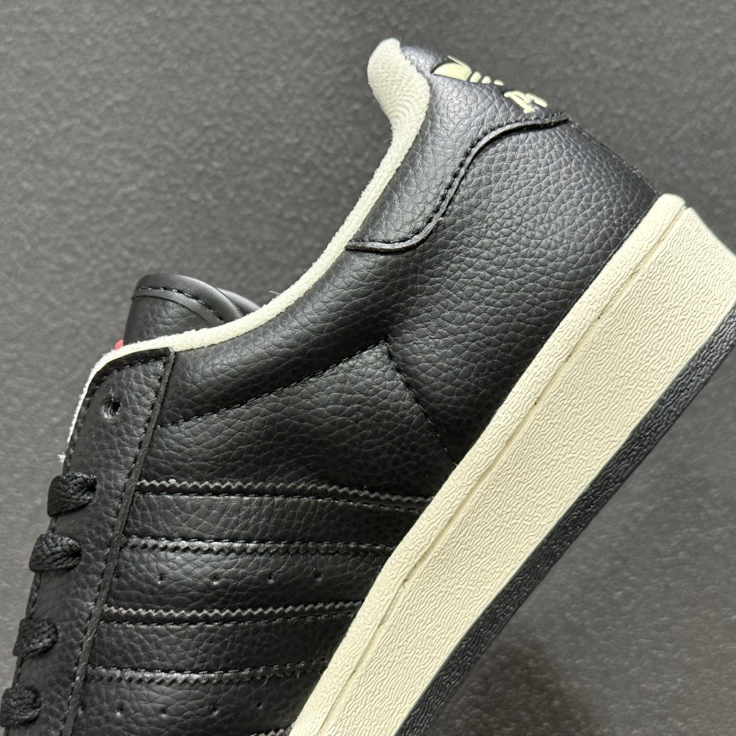 140 平台订单 adidas originals SUPERSTAR Paris 黑红 JQ3223-132-Chinese UA Cheap High Quatity Brand Clothes Bags handbags Sneakers wholesale wholesaler seller from China Factory suppliers Fashion Clothing Shoes best Quality Beautiful Price 140 平台订单 adidas originals SUPERSTAR Paris 黑红 JQ3223-132