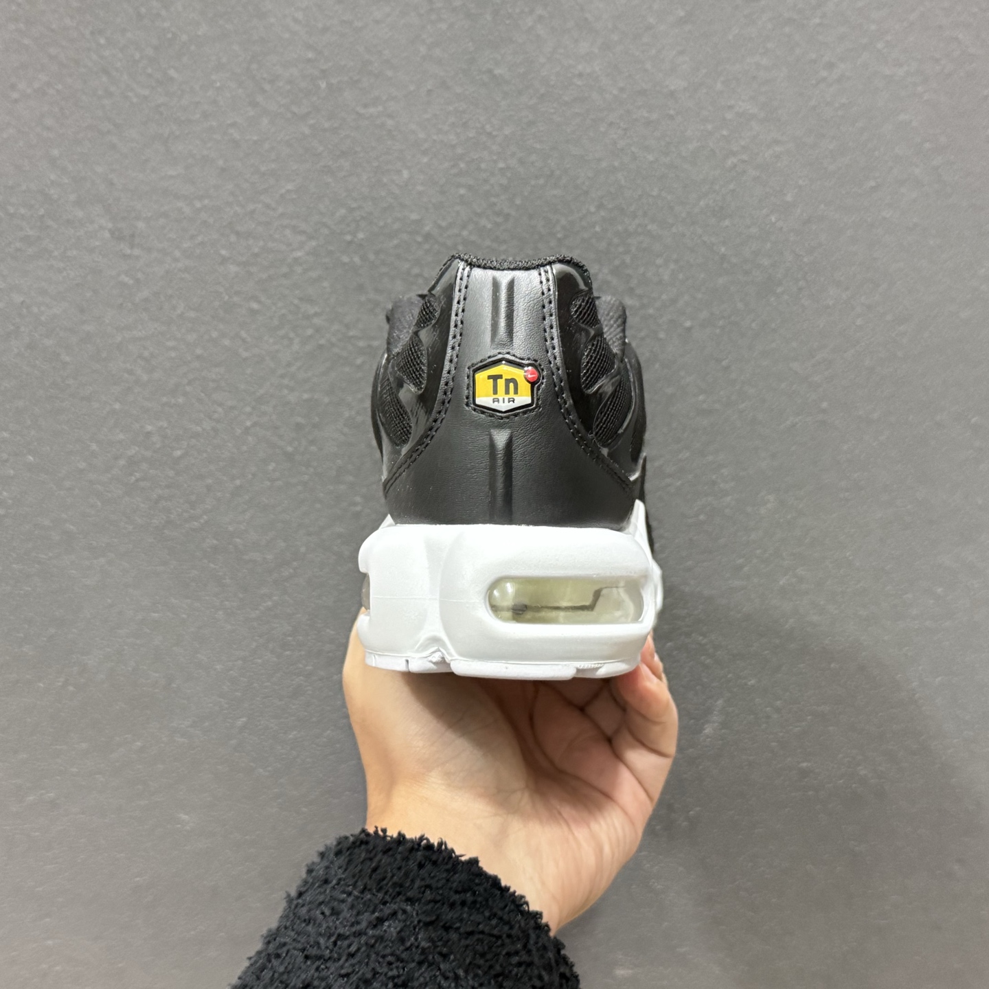 300 Nike Air Max Plus 跑步鞋 黑白色 MAX版纯原生产线出品 DM2362-001-Chinese UA Cheap High Quatity Brand Clothes Bags handbags Sneakers wholesale wholesaler seller from China Factory suppliers Fashion Clothing Shoes best Quality Beautiful Price 300 Nike Air Max Plus 跑步鞋 黑白色 MAX版纯原生产线出品 DM2362-001