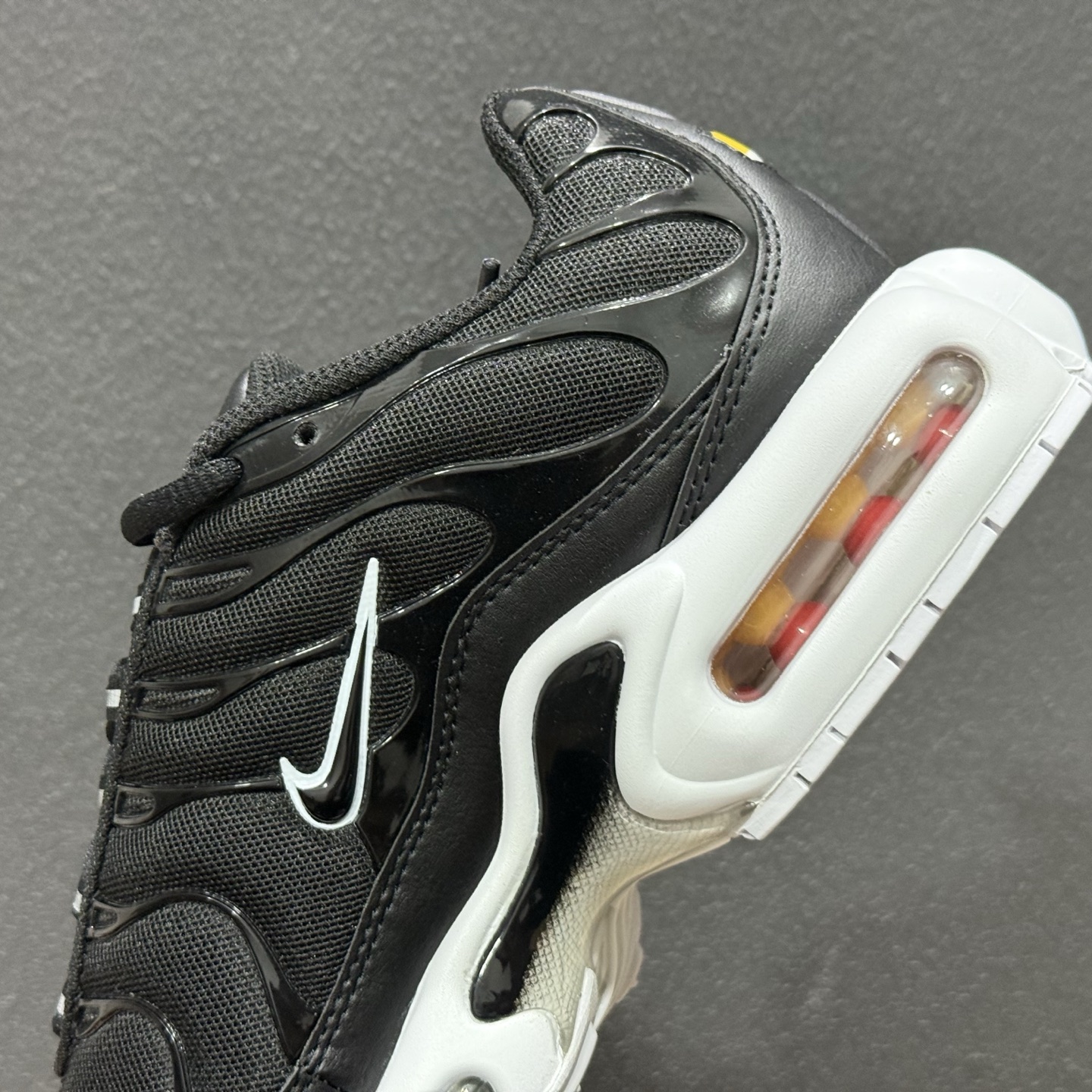 300 Nike Air Max Plus 跑步鞋 黑白色 MAX版纯原生产线出品 DM2362-001-Chinese UA Cheap High Quatity Brand Clothes Bags handbags Sneakers wholesale wholesaler seller from China Factory suppliers Fashion Clothing Shoes best Quality Beautiful Price 300 Nike Air Max Plus 跑步鞋 黑白色 MAX版纯原生产线出品 DM2362-001