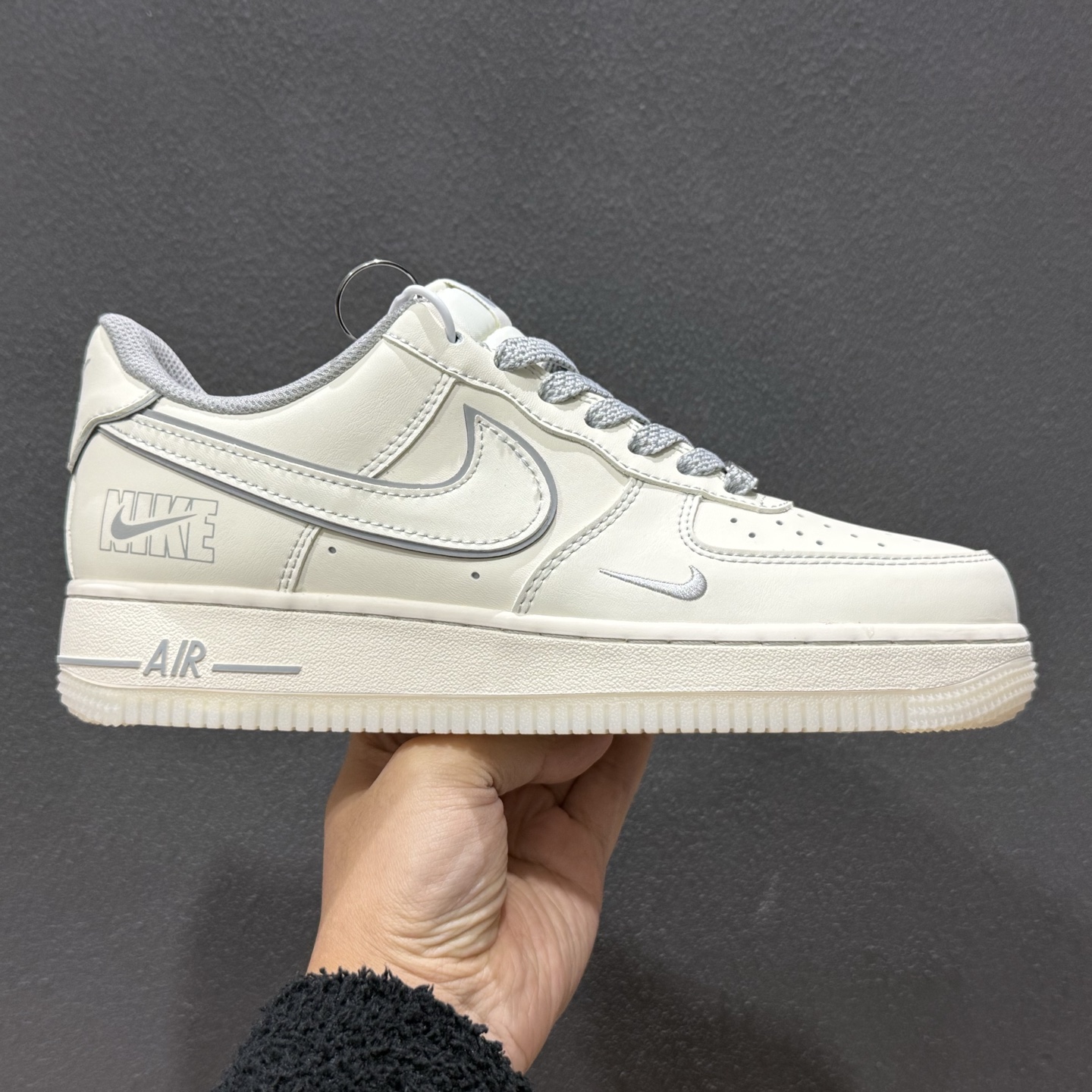 Nike Air Force 1’07 Low 联名 沙褐藏蓝 空军一号低帮休闲板鞋 SM6668-133 Nike Air Force 1’07 Low 联名 沙褐藏蓝 空军一号低帮休闲板鞋 SM6668-133