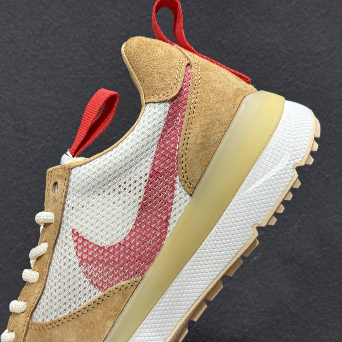Tom Sachs x Nike Craft Mars Yard 2.0 联名宇航员 神游太空 百搭休闲运动透气慢跑鞋 IF2885-100 Tom Sachs x Nike Craft Mars Yard 2.0 联名宇航员 神游太空 百搭休闲运动透气慢跑鞋 IF2885-100