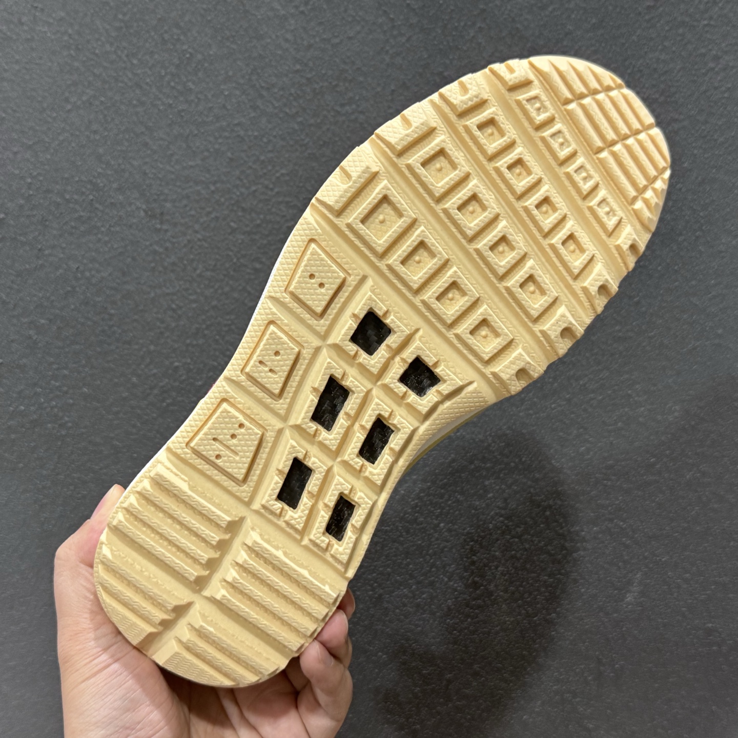 Tom Sachs x Nike Craft Mars Yard 2.0 联名宇航员 神游太空 百搭休闲运动透气慢跑鞋 IF2885-100 Tom Sachs x Nike Craft Mars Yard 2.0 联名宇航员 神游太空 百搭休闲运动透气慢跑鞋 IF2885-100