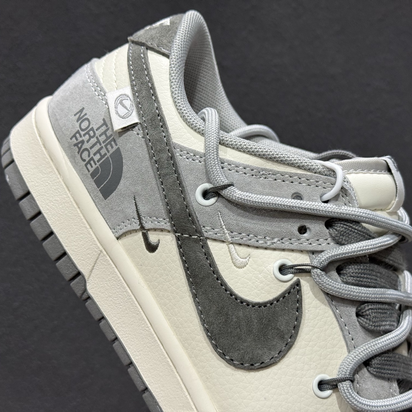The North Face x Nike Dunk Low 米灰猪八革绑带 JP2026-102 The North Face x Nike Dunk Low 米灰猪八革绑带 JP2026-102