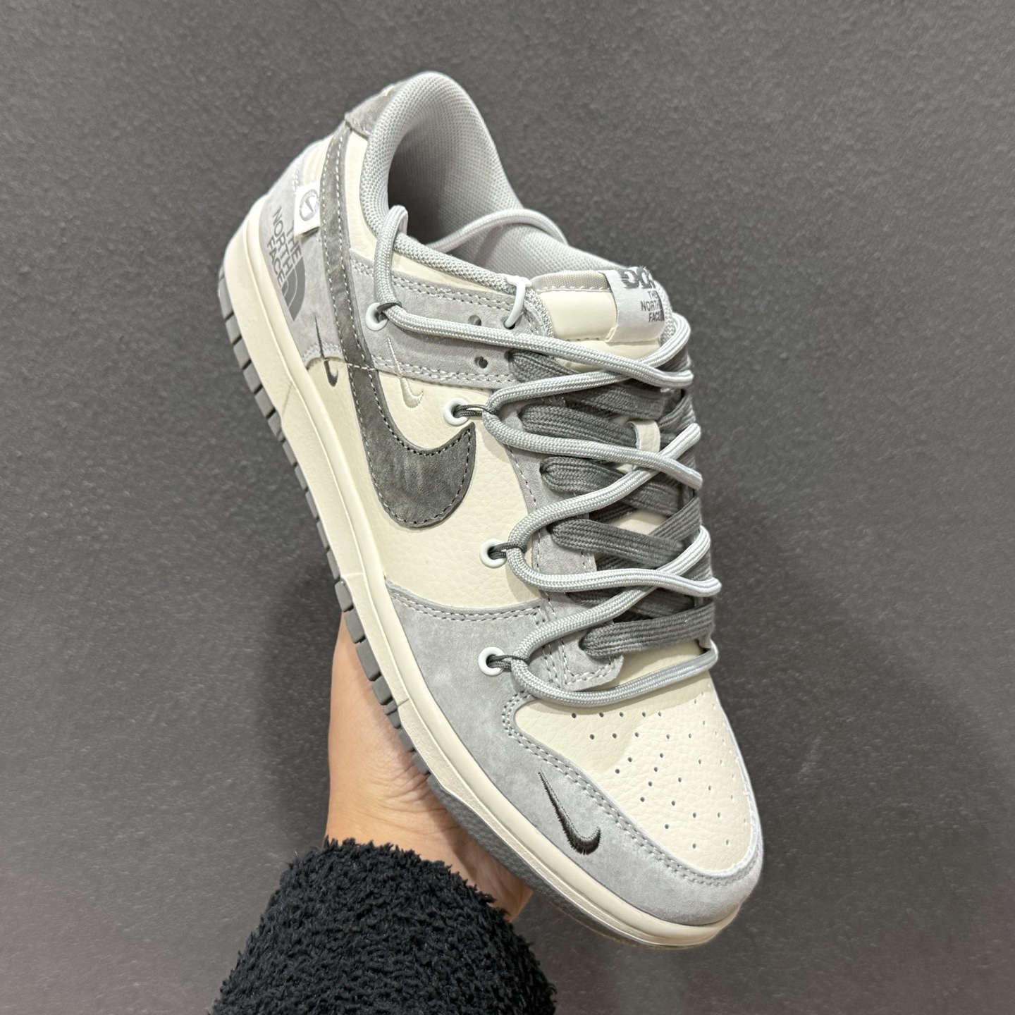The North Face x Nike Dunk Low 米灰猪八革绑带 JP2026-102 The North Face x Nike Dunk Low 米灰猪八革绑带 JP2026-102