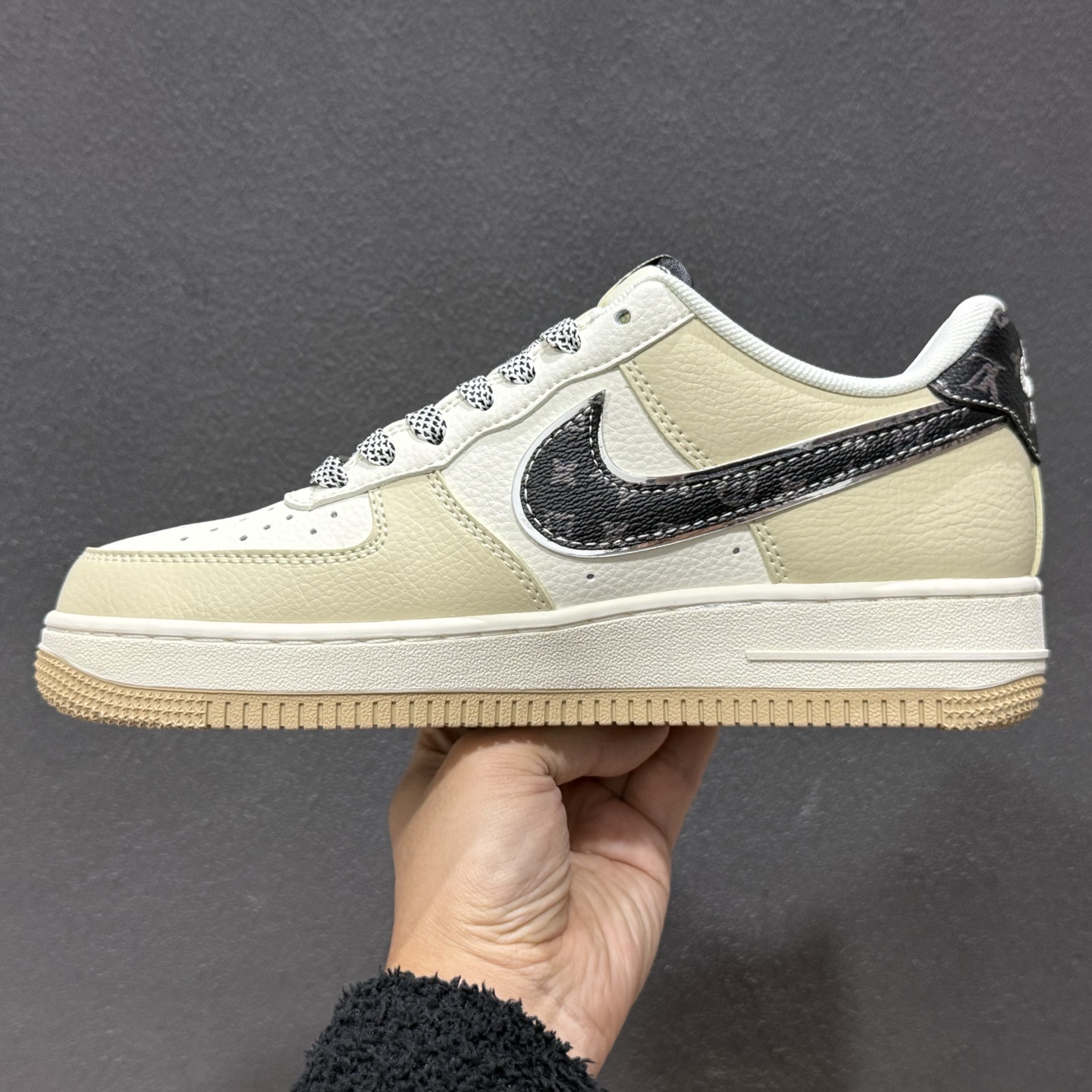 Nike Air Force 1'07 Low 联名 骏马奔腾 空军一号低帮休闲板鞋 ZH2598-308 Nike Air Force 1'07 Low 联名 骏马奔腾 空军一号低帮休闲板鞋 ZH2598-308