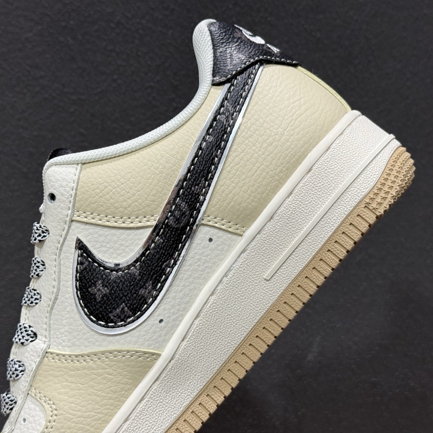 Nike Air Force 1'07 Low 联名 骏马奔腾 空军一号低帮休闲板鞋 ZH2598-308 Nike Air Force 1'07 Low 联名 骏马奔腾 空军一号低帮休闲板鞋 ZH2598-308