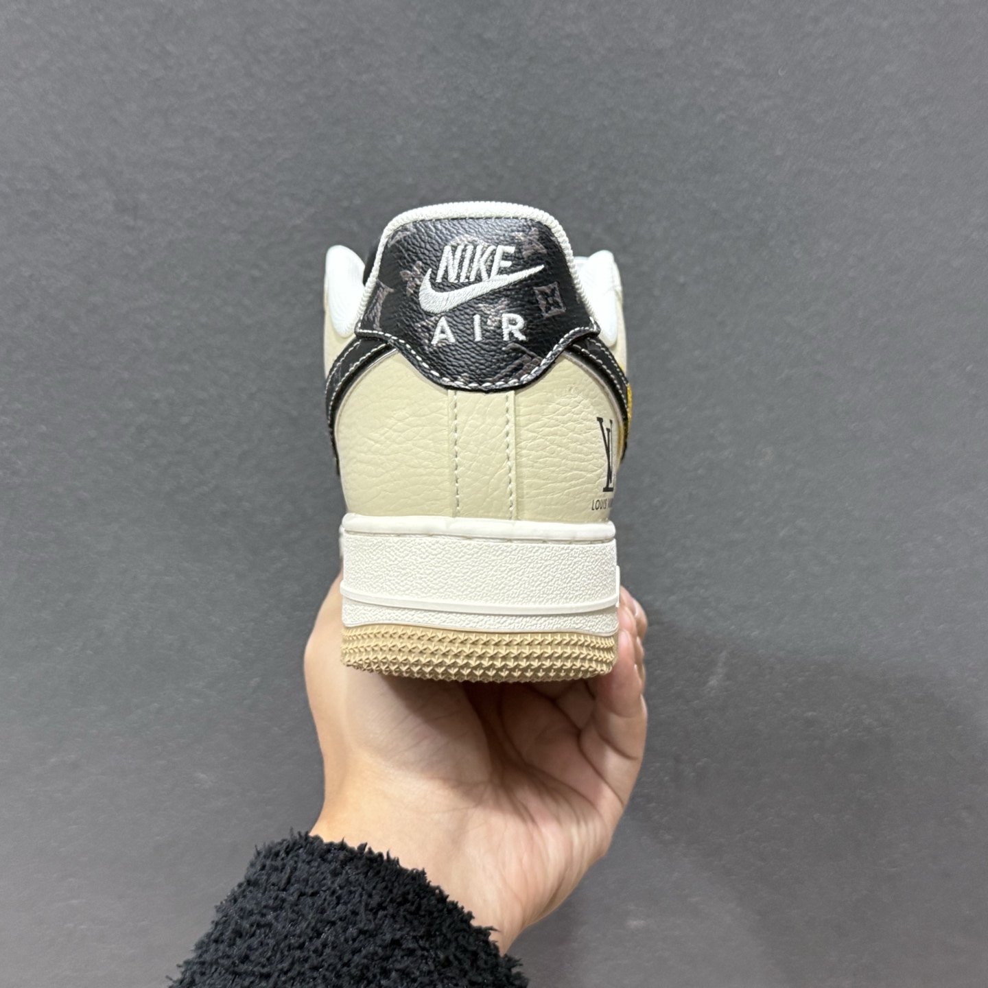 Nike Air Force 1'07 Low 联名 骏马奔腾 空军一号低帮休闲板鞋 ZH2598-308 Nike Air Force 1'07 Low 联名 骏马奔腾 空军一号低帮休闲板鞋 ZH2598-308