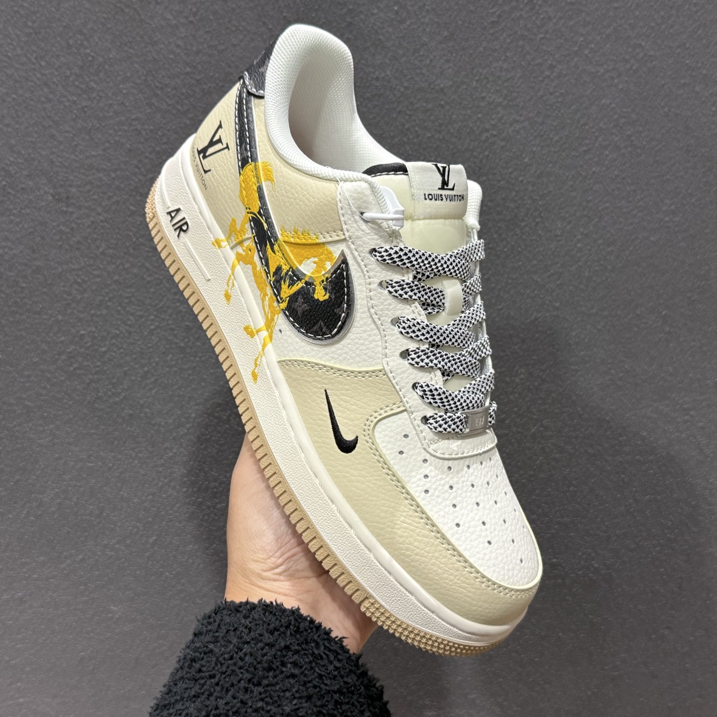 Nike Air Force 1'07 Low 联名 骏马奔腾 空军一号低帮休闲板鞋 ZH2598-308 Nike Air Force 1'07 Low 联名 骏马奔腾 空军一号低帮休闲板鞋 ZH2598-308