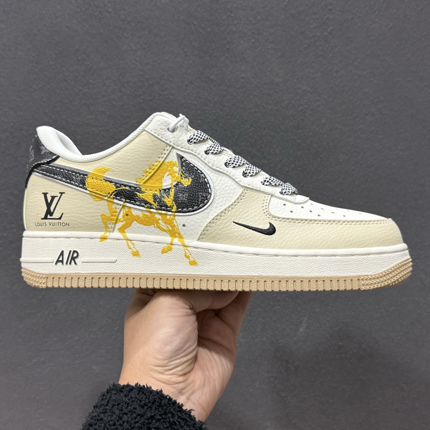Nike Air Force 1’07 Low 联名 骏马奔腾 空军一号低帮休闲板鞋 ZH2598-308 Nike Air Force 1’07 Low 联名 骏马奔腾 空军一号低帮休闲板鞋 ZH2598-308