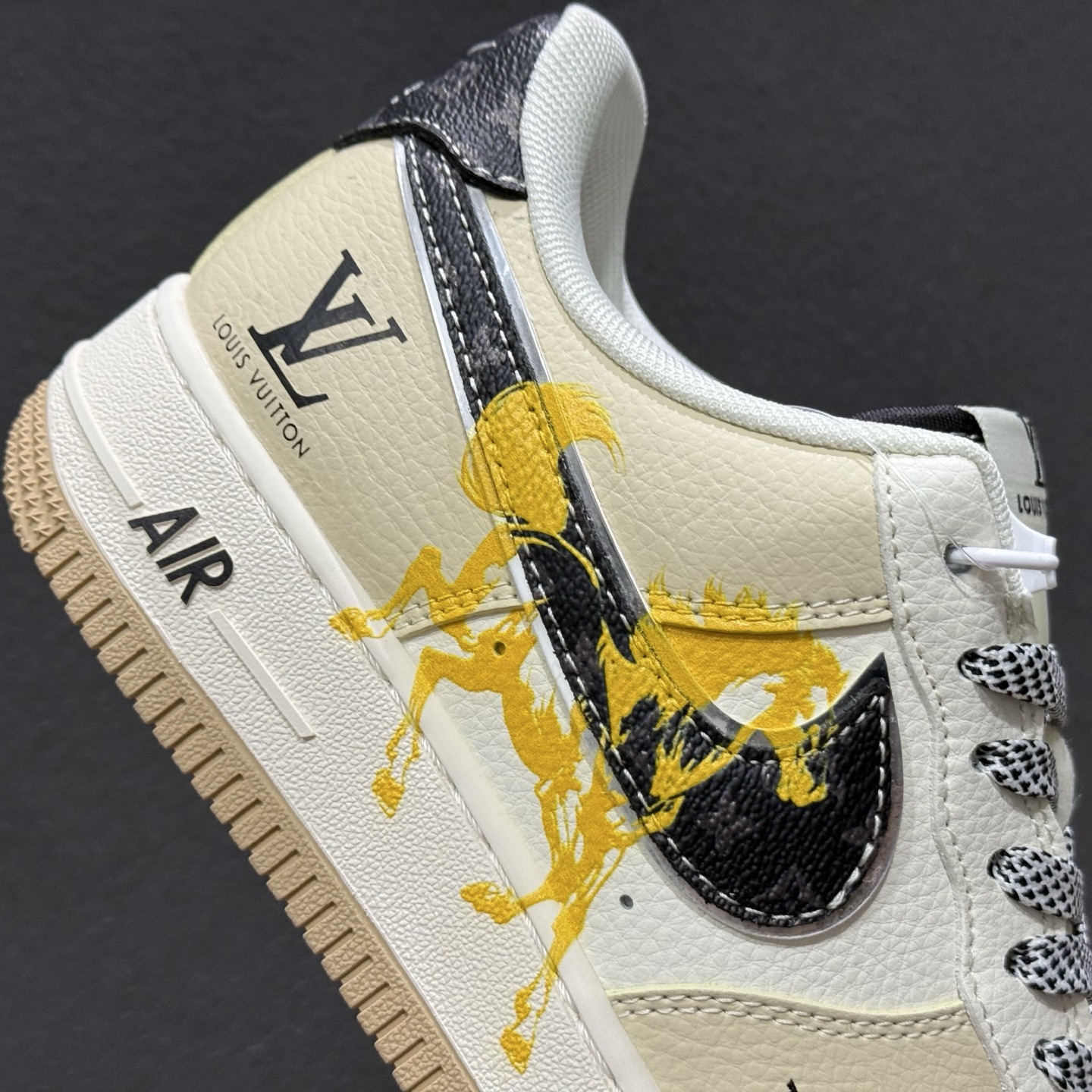 Nike Air Force 1'07 Low 联名 骏马奔腾 空军一号低帮休闲板鞋 ZH2598-308 Nike Air Force 1'07 Low 联名 骏马奔腾 空军一号低帮休闲板鞋 ZH2598-308