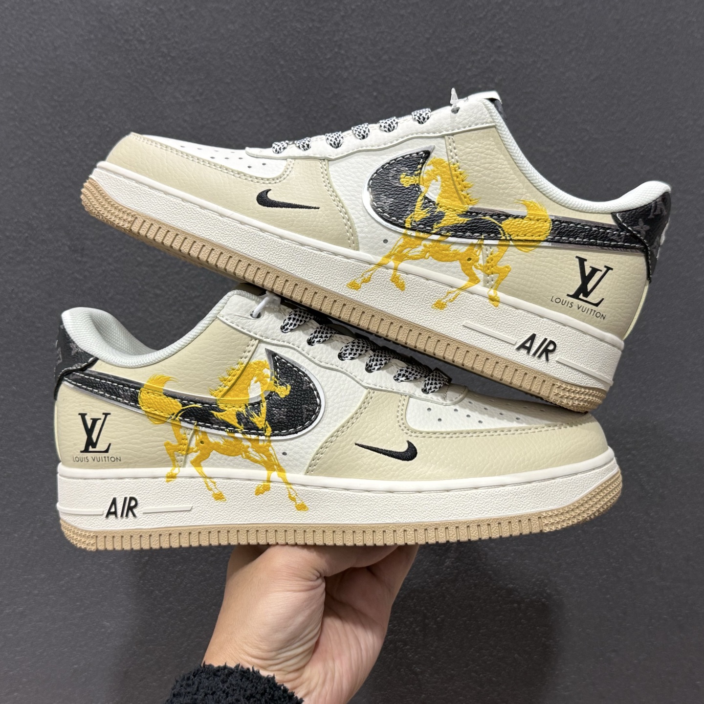 Nike Air Force 1'07 Low 联名 骏马奔腾 空军一号低帮休闲板鞋 ZH2598-308 Nike Air Force 1'07 Low 联名 骏马奔腾 空军一号低帮休闲板鞋 ZH2598-308
