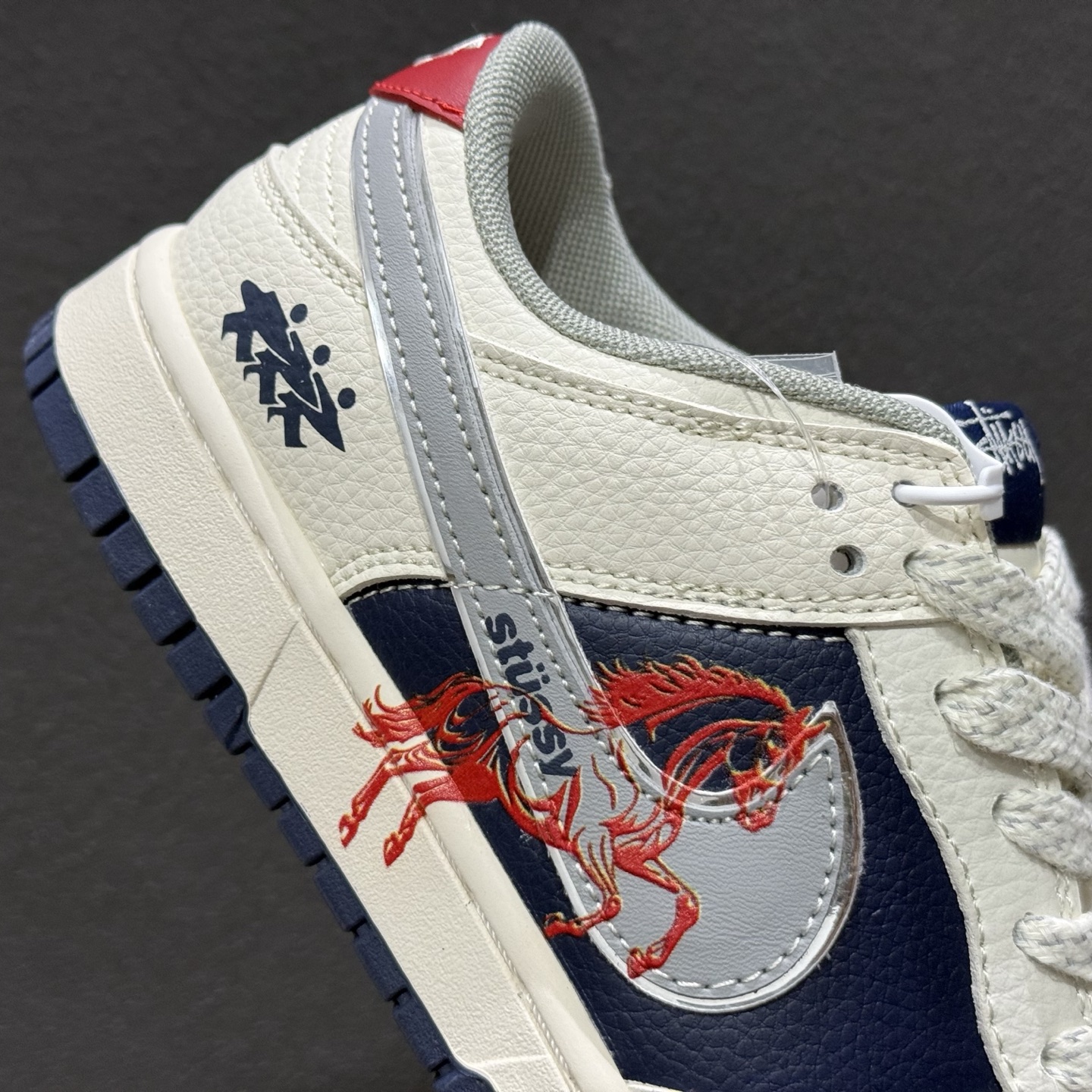 2026年新款限量发售 Nike SB Dunk Low“ 马年限定—汗血宝马” 周年高端定制 低帮休闲板鞋 SD6888-107